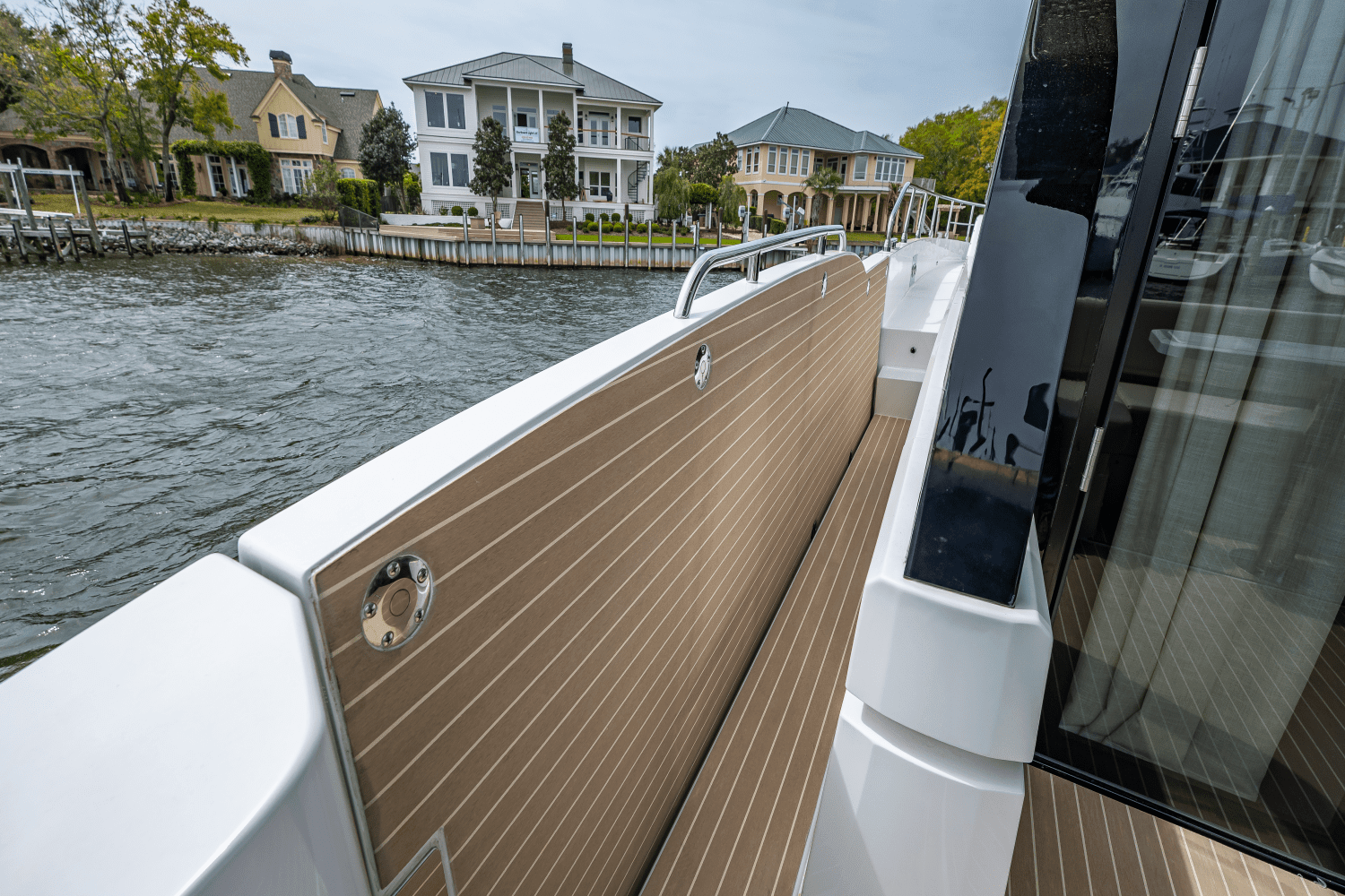 2025 Cruisers Yachts 57 Fly Image Thumbnail #30