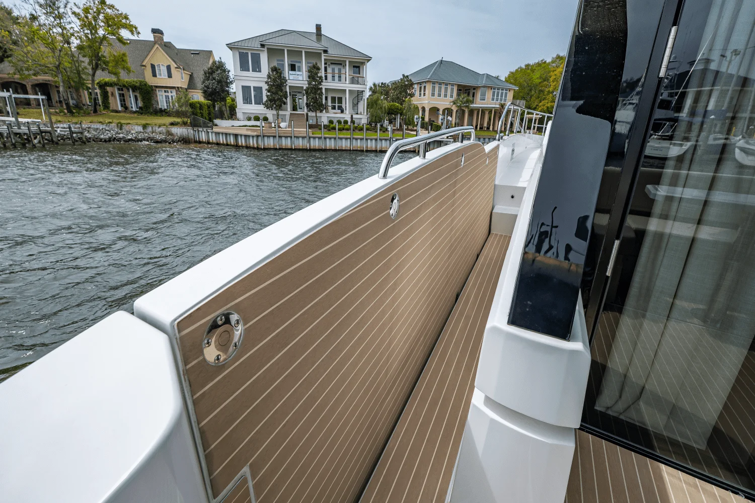 2025 Cruisers Yachts 57 FLY Image Thumbnail #27