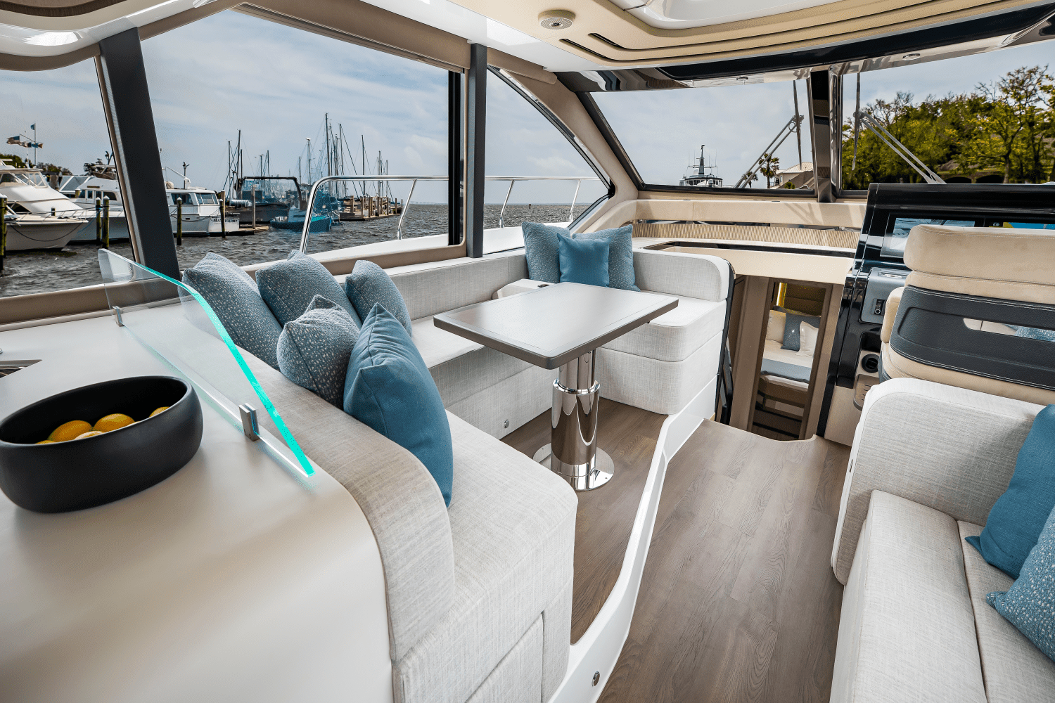 2025 Cruisers Yachts 57 Fly Image Thumbnail #41