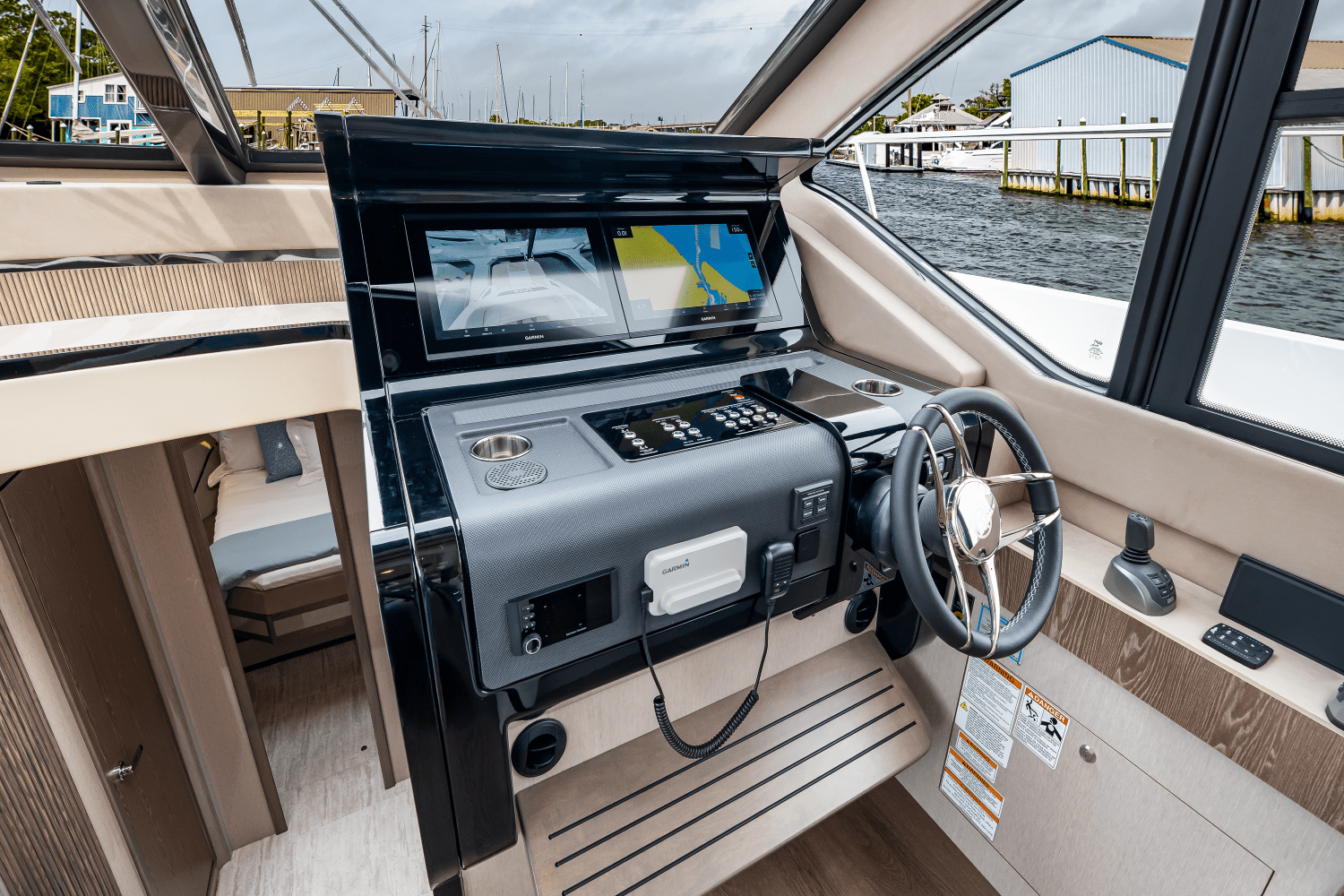 2025 Cruisers Yachts 57 Fly Image Thumbnail #46