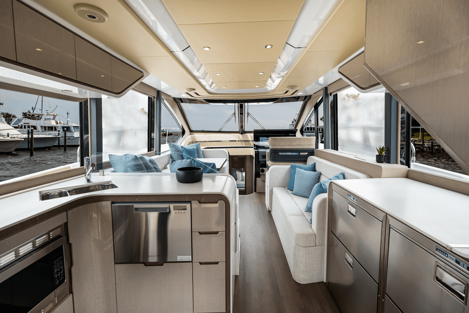 2025 Cruisers Yachts 57 Fly Image Thumbnail #37