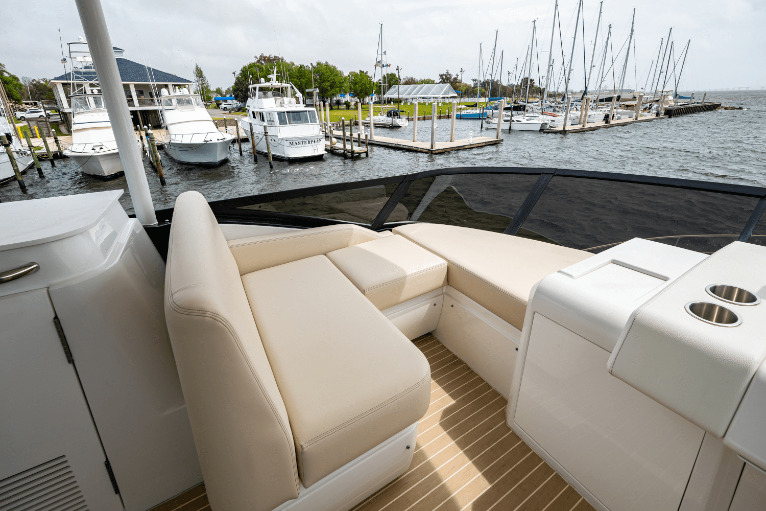 2025 Cruisers Yachts 57 Fly Image Thumbnail #77