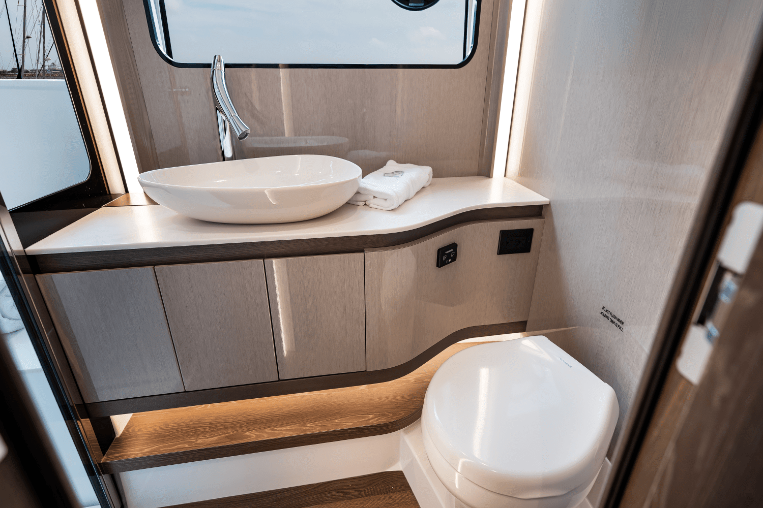 2025 Cruisers Yachts 57 Fly Image Thumbnail #62