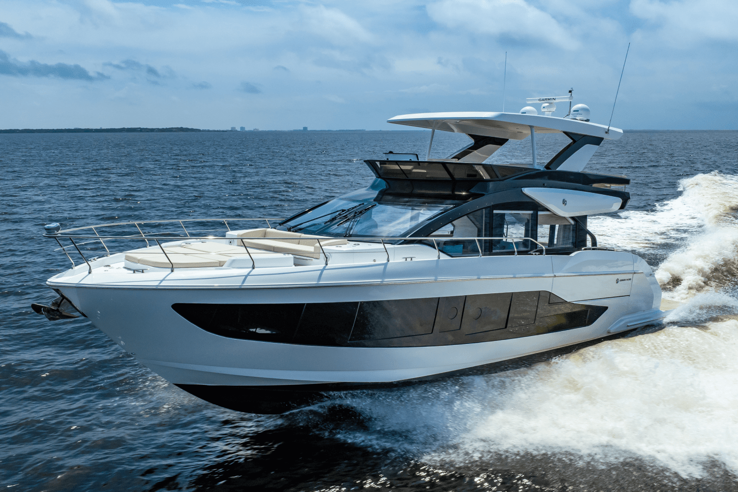 2025 Cruisers Yachts 57 Fly Image Thumbnail #4