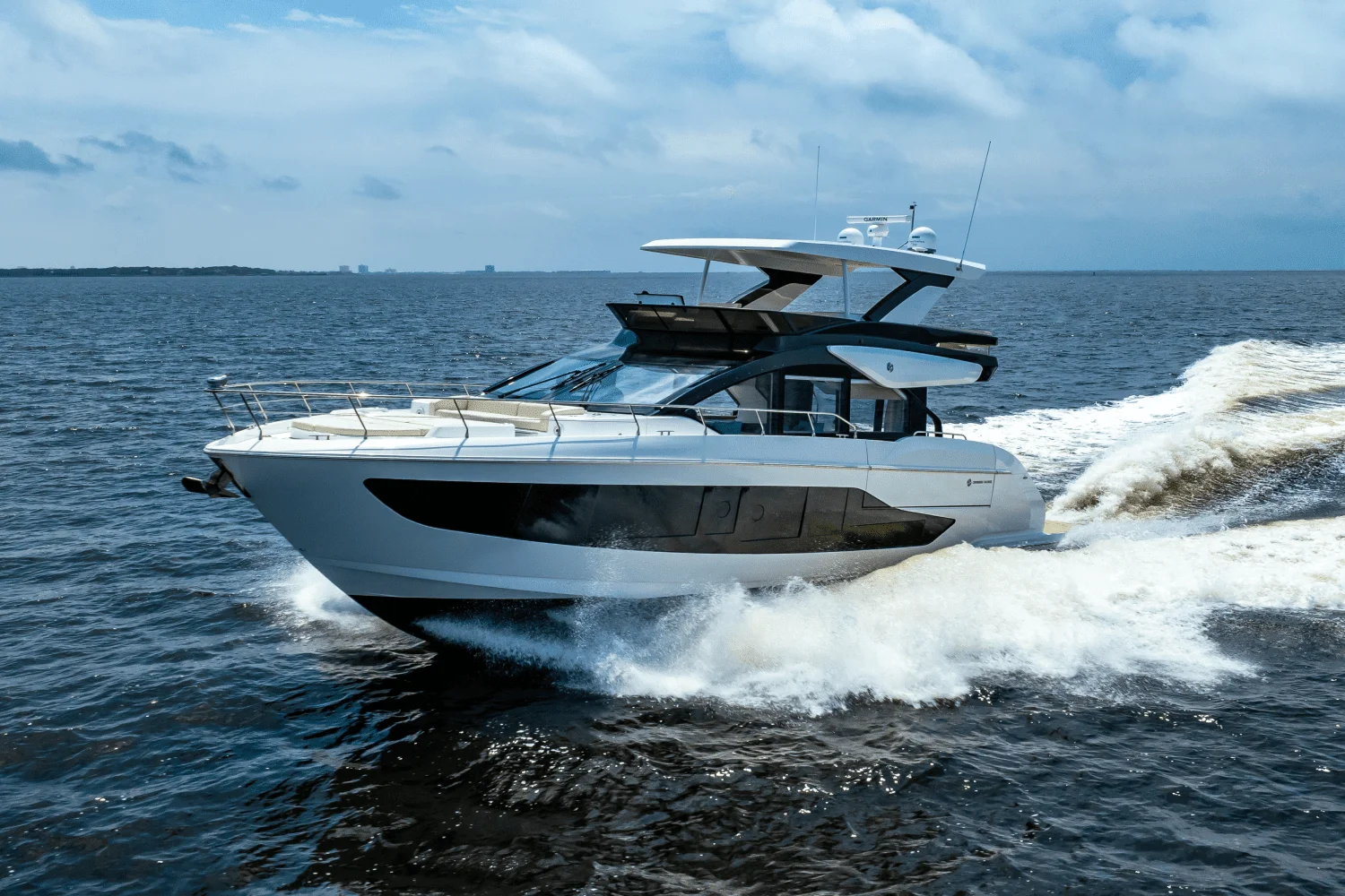 2025 Cruisers Yachts 57 Fly Image Thumbnail #3