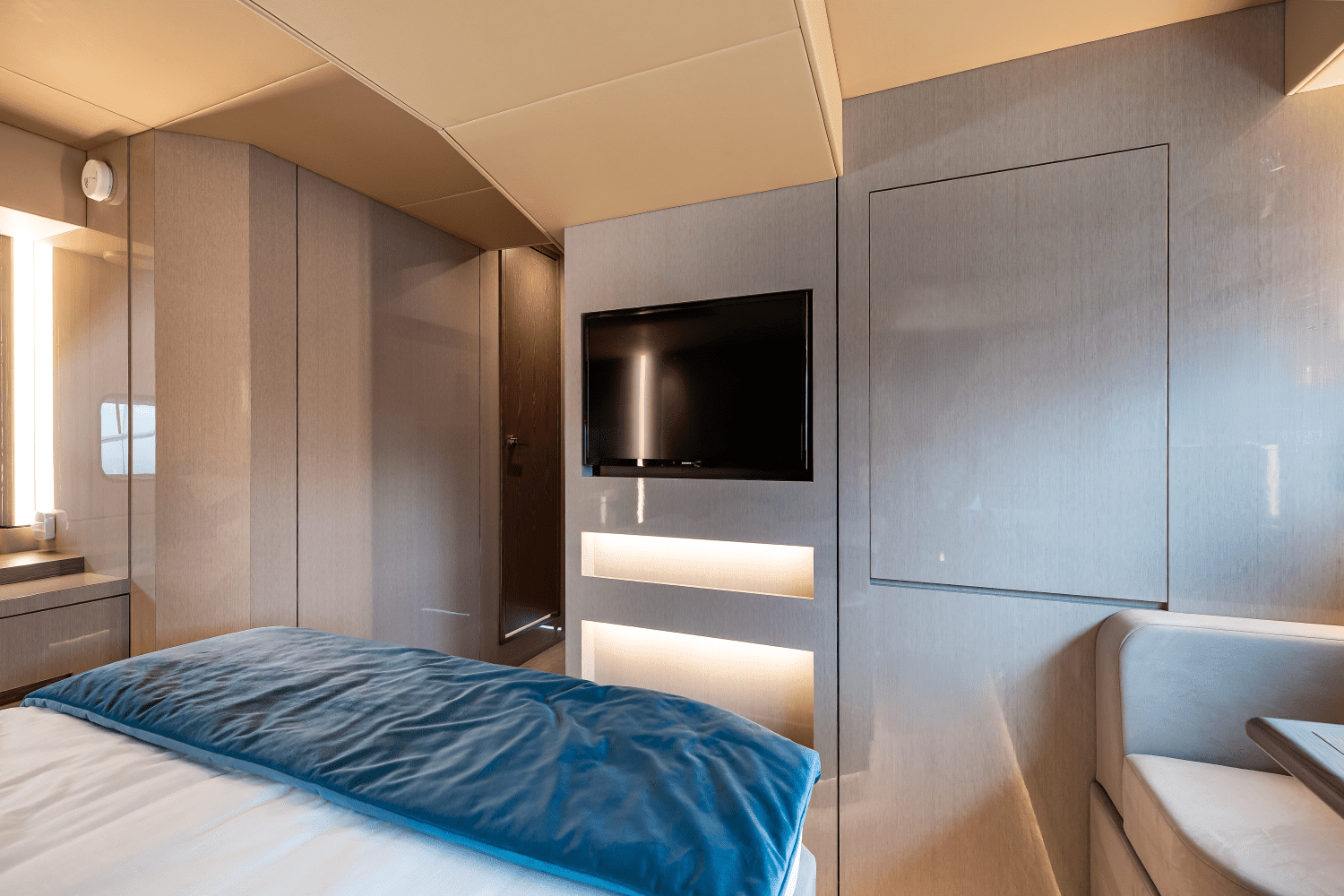 2025 Cruisers Yachts 57 Fly Image Thumbnail #67