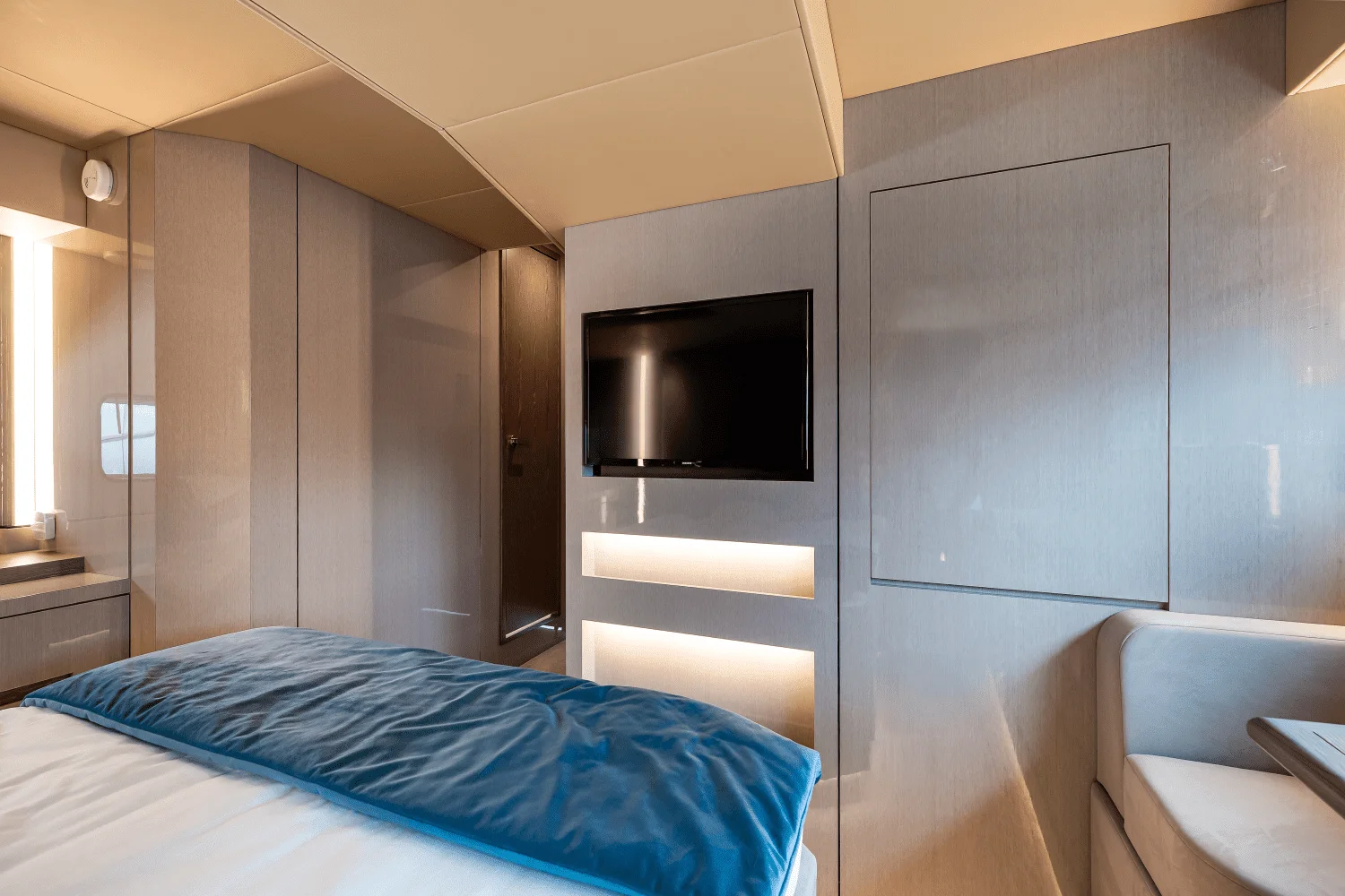 2025 Cruisers Yachts 57 Fly Image Thumbnail #58