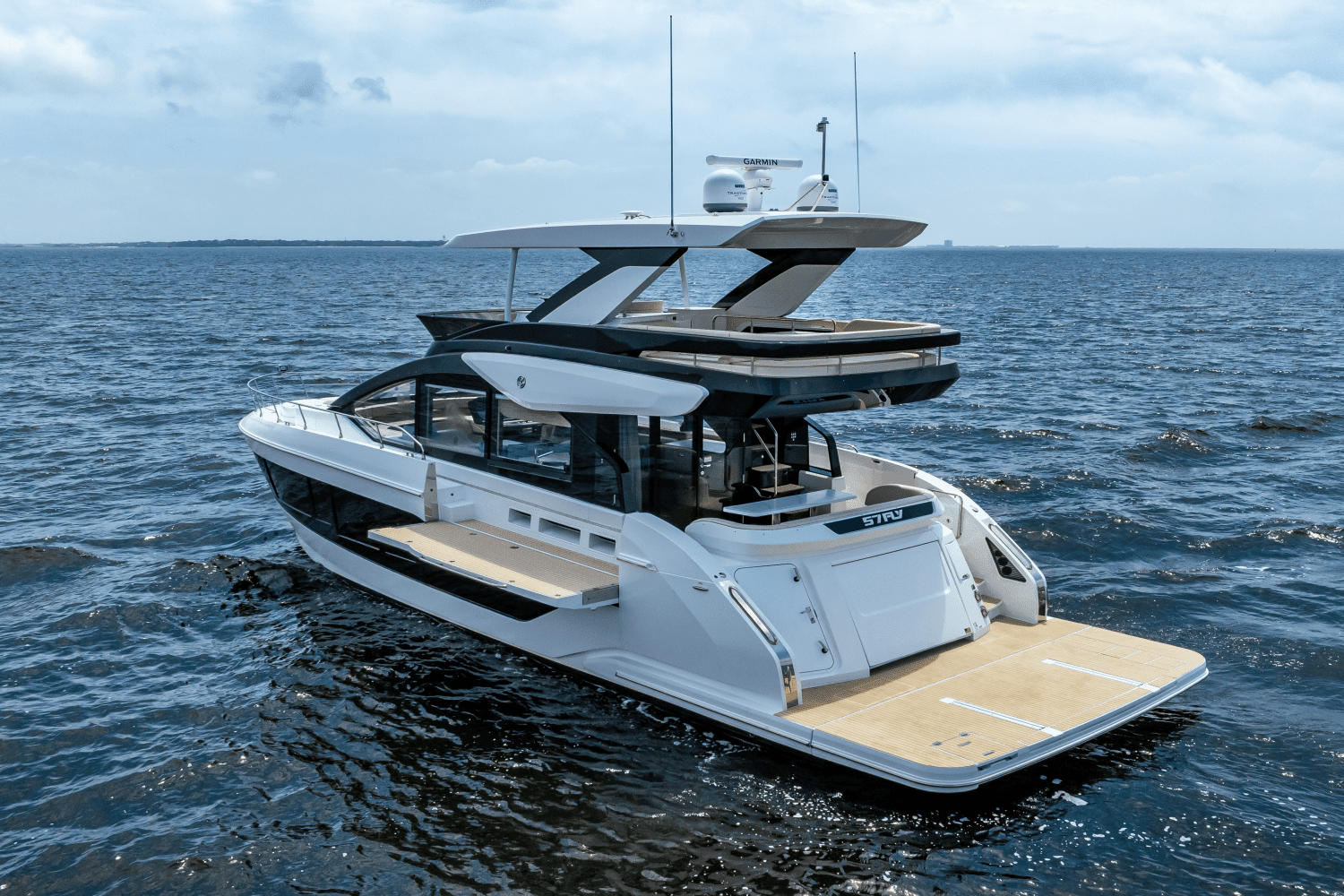 2025 Cruisers Yachts 57 Fly Image Thumbnail #6