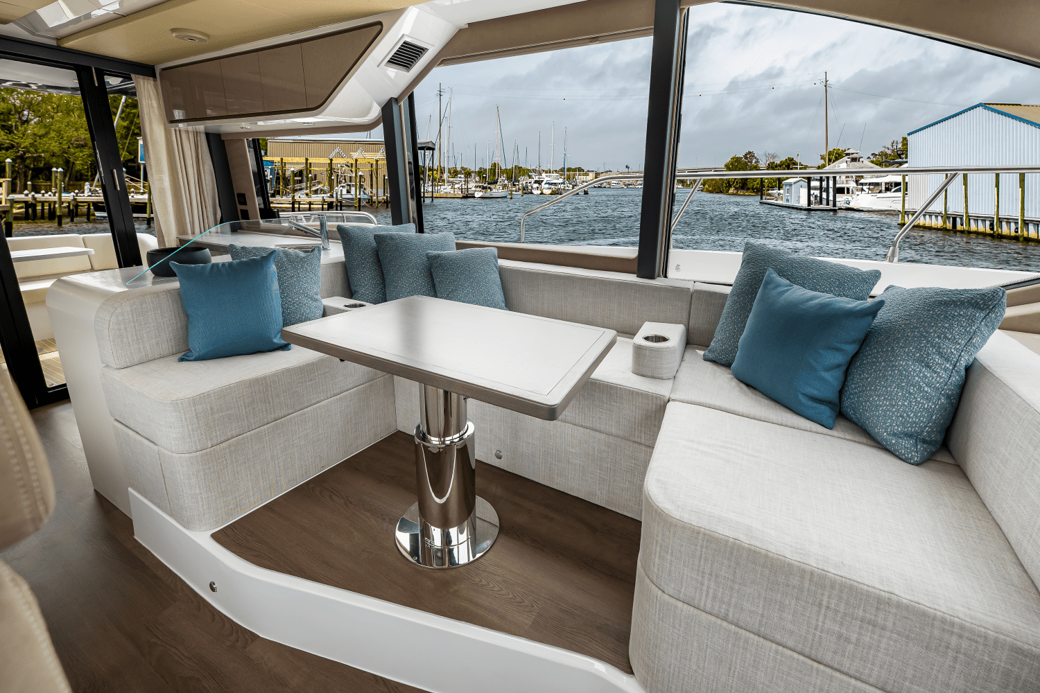 2025 Cruisers Yachts 57 Fly Image Thumbnail #42