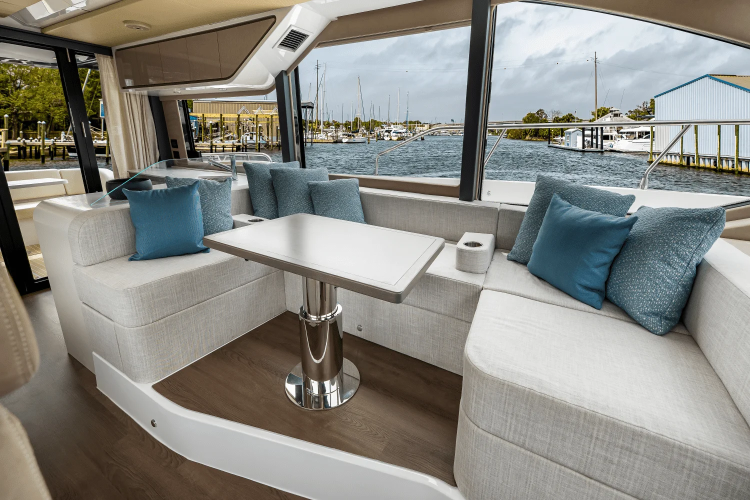 2025 Cruisers Yachts 57 Fly Image Thumbnail #34