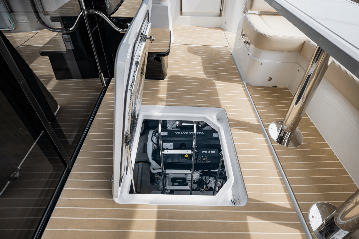 2025 Cruisers Yachts 57 Fly Image Thumbnail #29