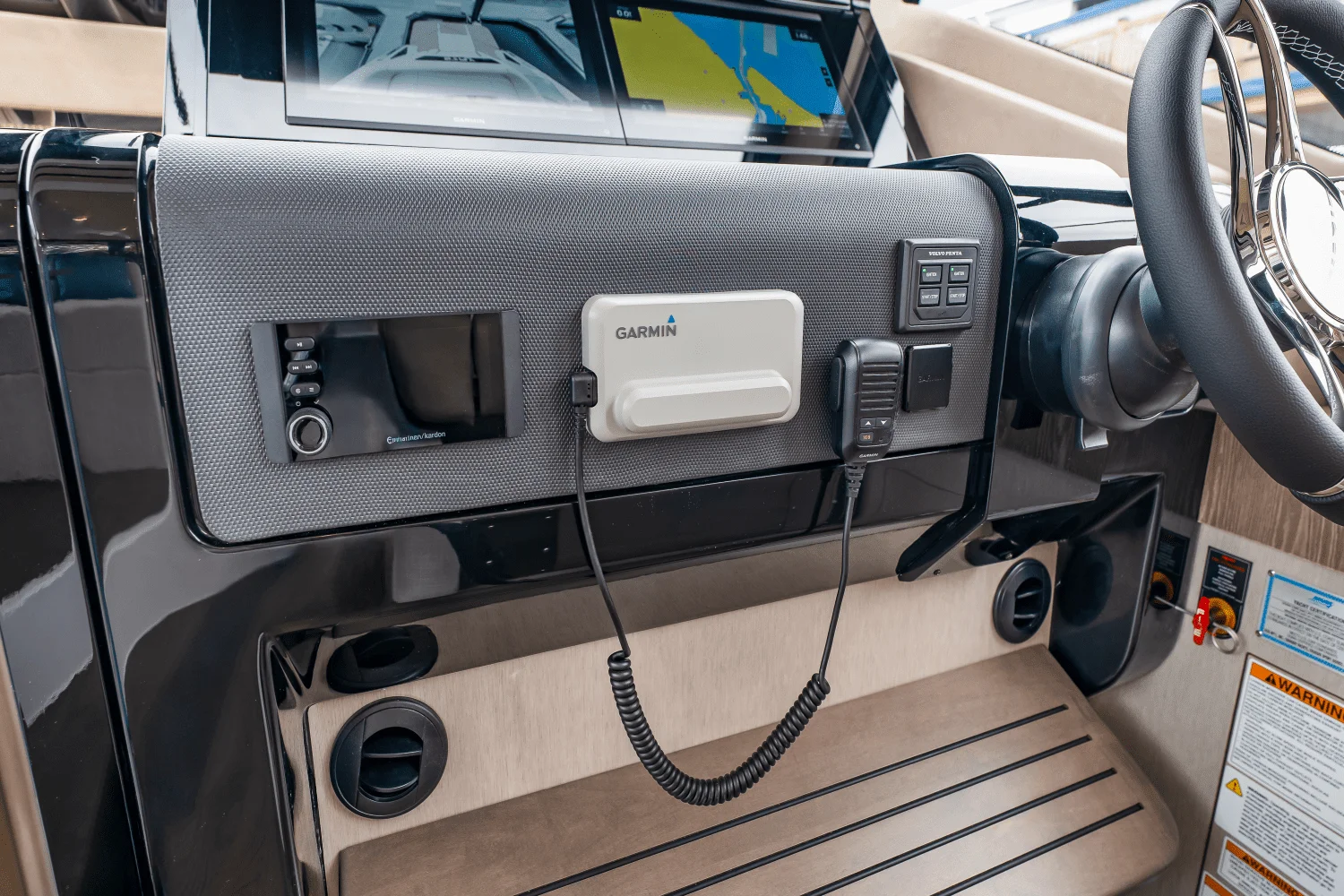 2025 Cruisers Yachts 57 Fly Image Thumbnail #40