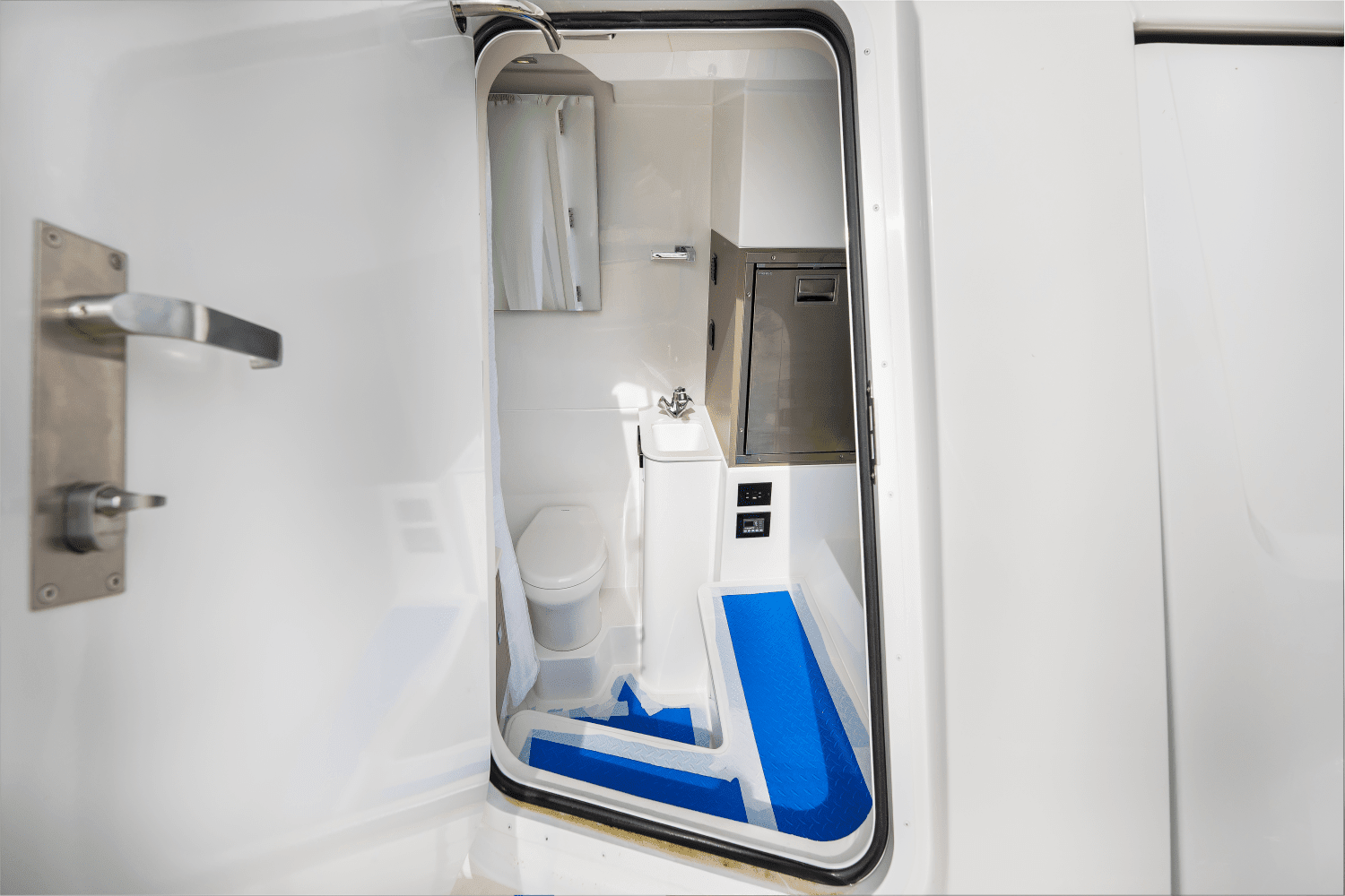 2025 Cruisers Yachts 57 Fly Image Thumbnail #33