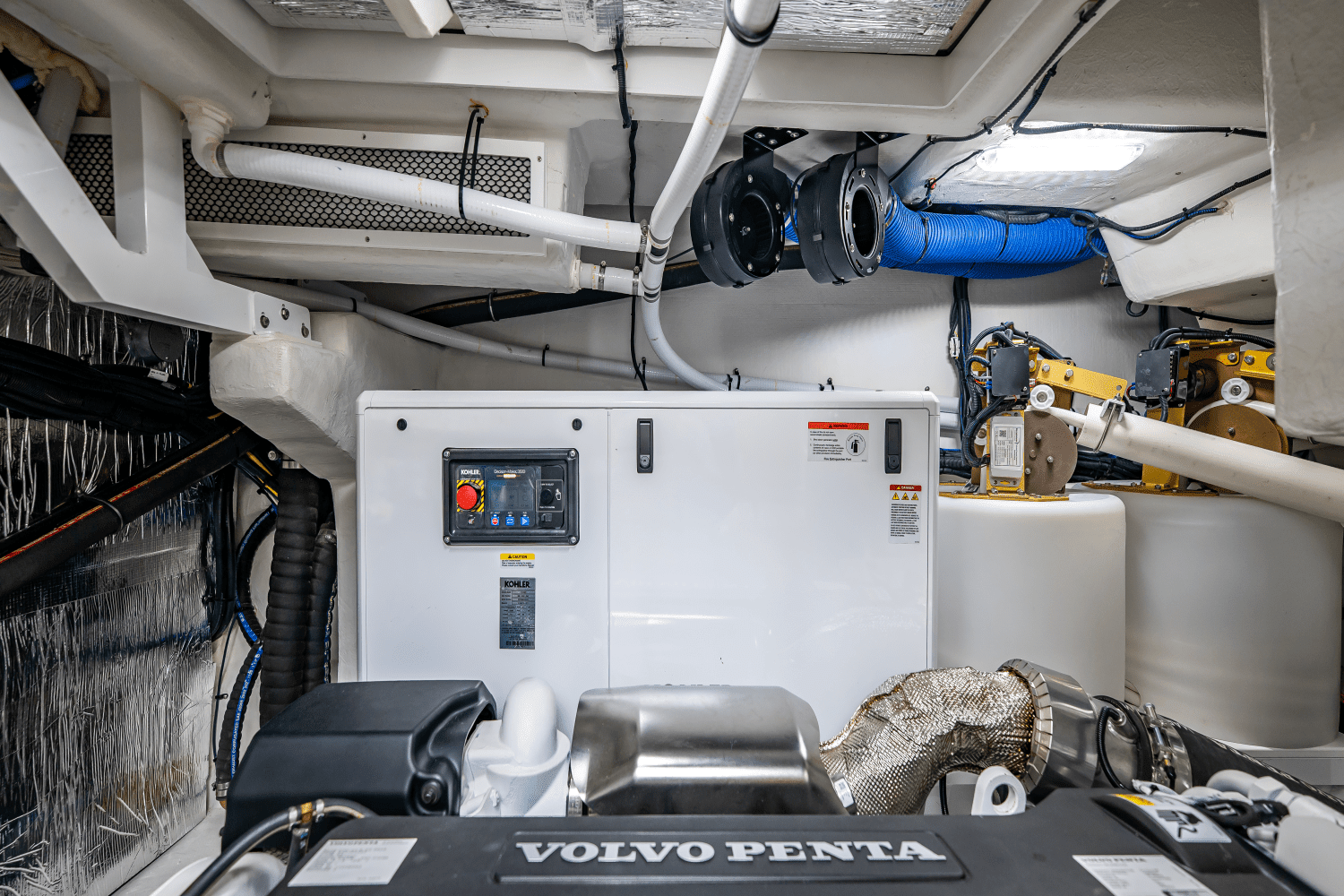 2025 Cruisers Yachts 57 Fly Image Thumbnail #36