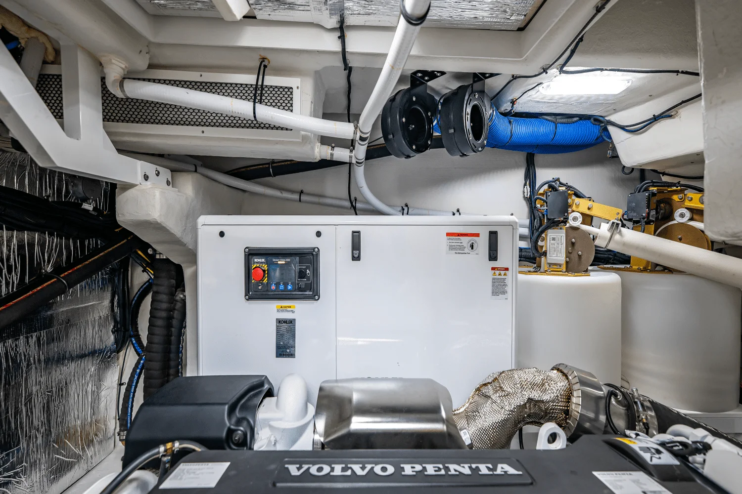 2025 Cruisers Yachts 57 FLY Image Thumbnail #32