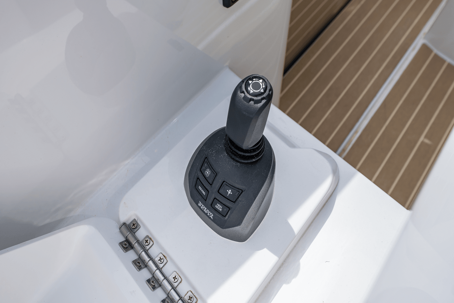 2025 Cruisers Yachts 57 Fly Image Thumbnail #31