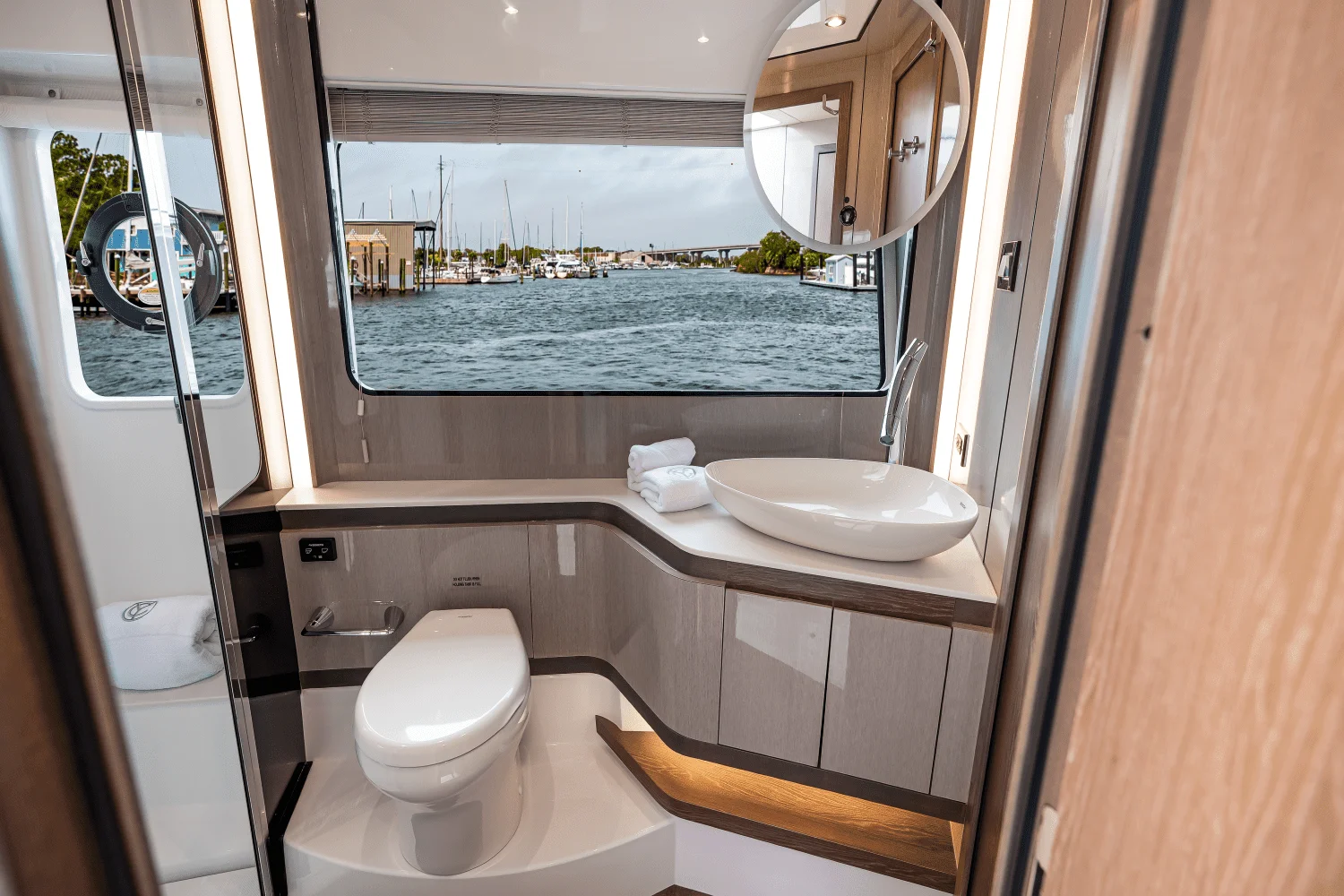 2025 Cruisers Yachts 57 FLY Image Thumbnail #50