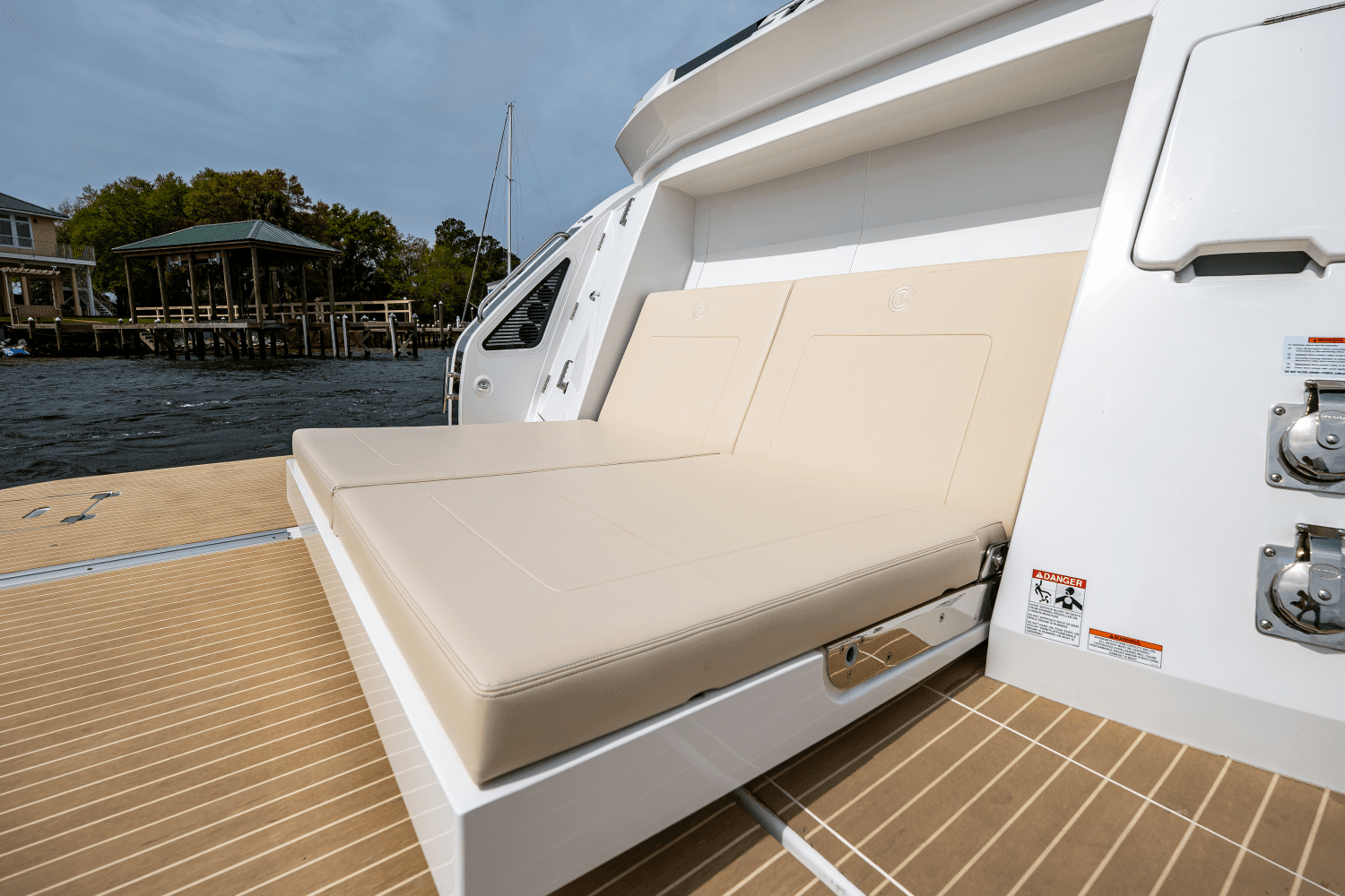 2025 Cruisers Yachts 57 Fly Image Thumbnail #25