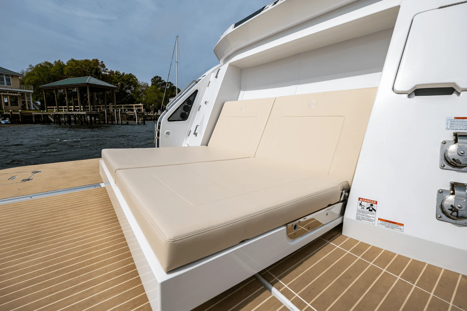 2025 Cruisers Yachts 57 Fly Image Thumbnail #23