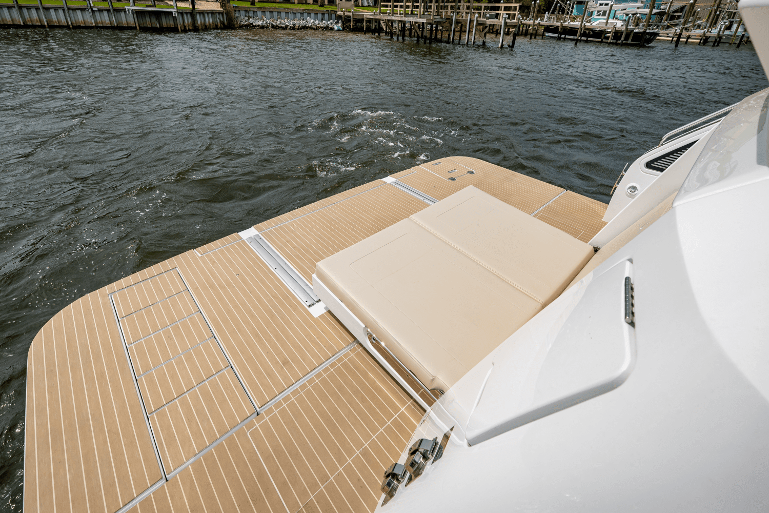 2025 Cruisers Yachts 57 Fly Image Thumbnail #24