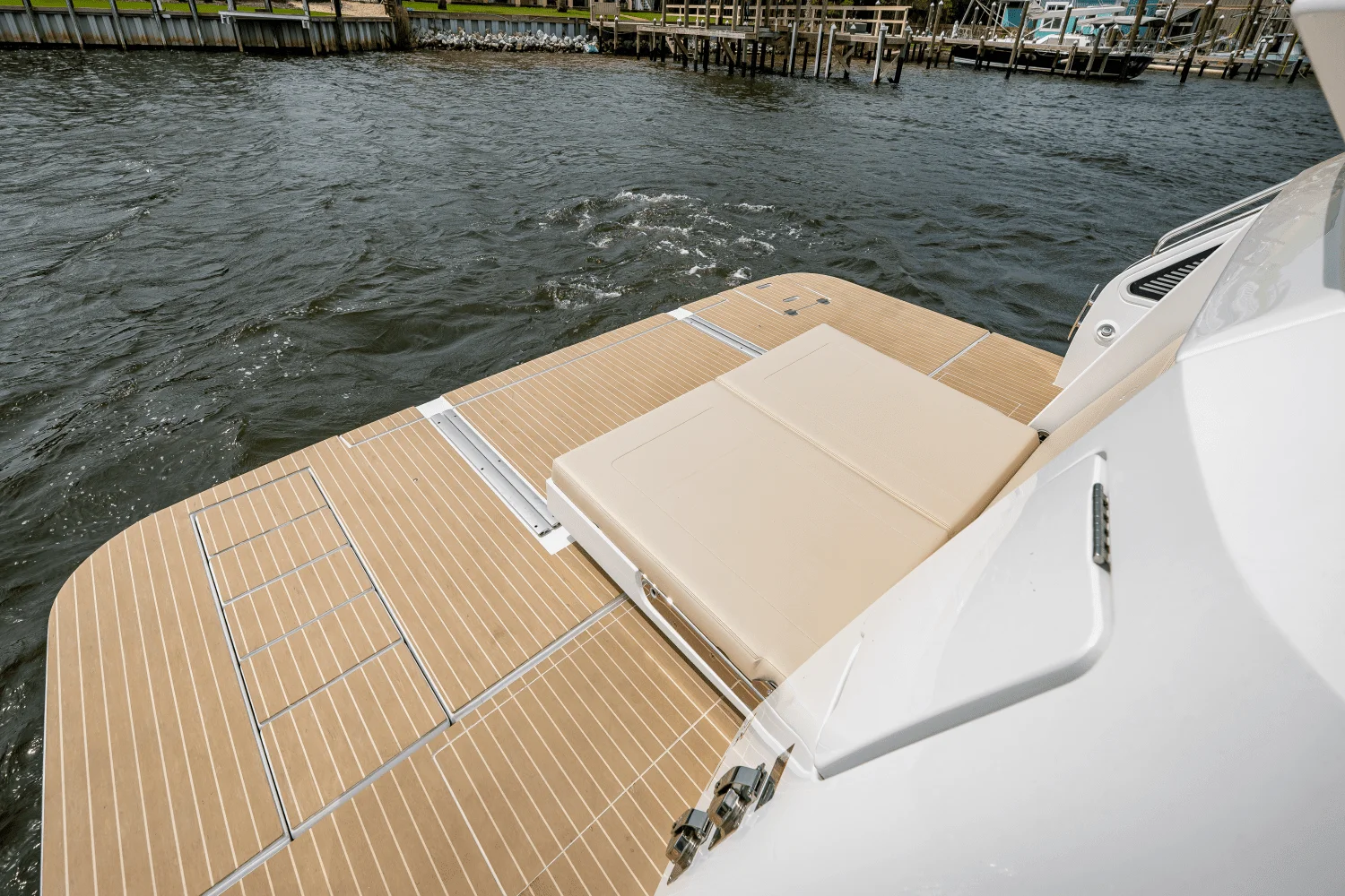 2025 Cruisers Yachts 57 Fly Image Thumbnail #22