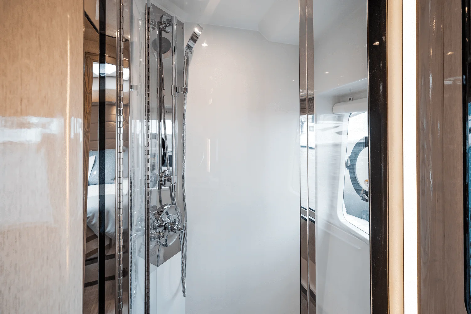 2025 Cruisers Yachts 57 FLY Image Thumbnail #47