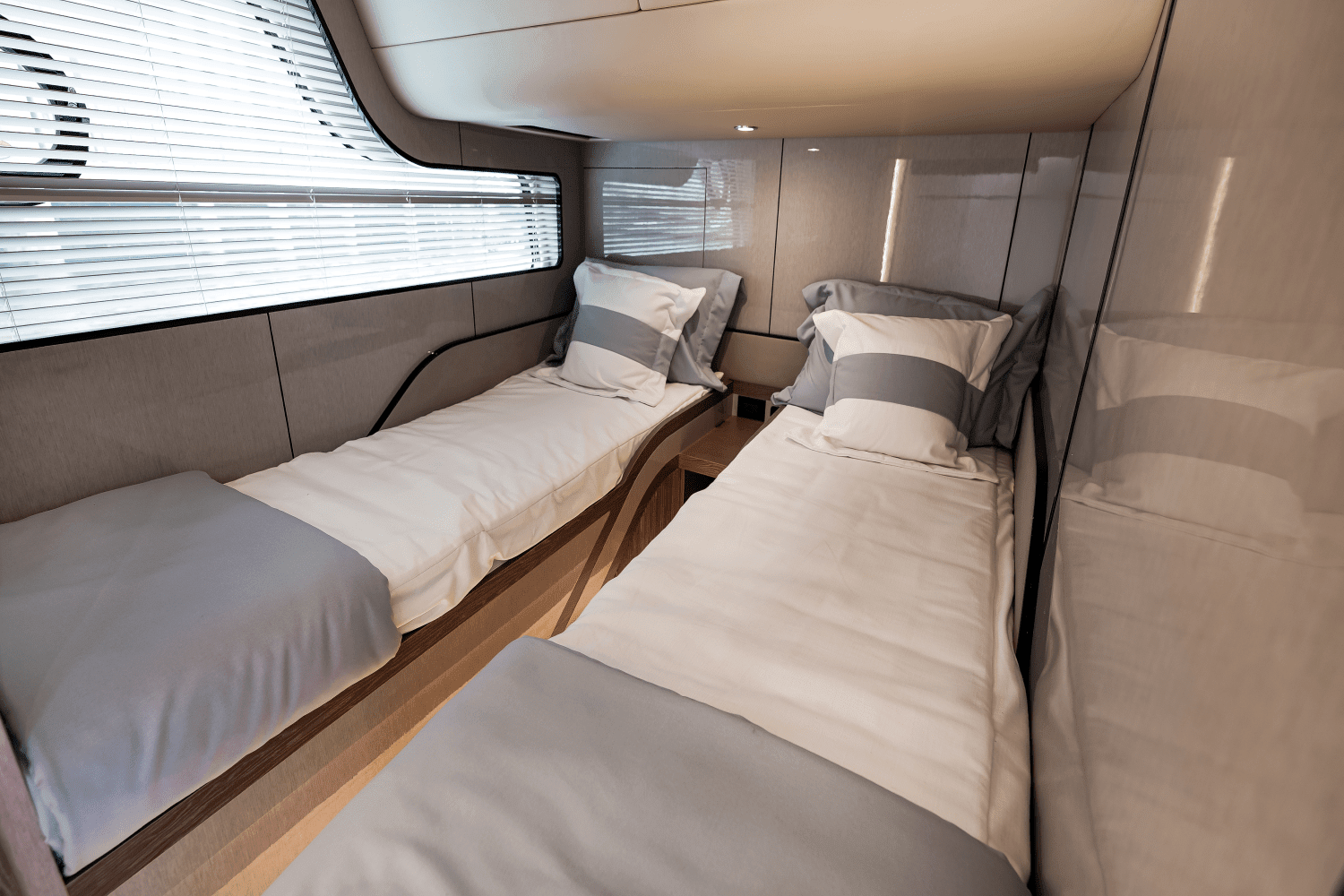 2025 Cruisers Yachts 57 Fly Image Thumbnail #57