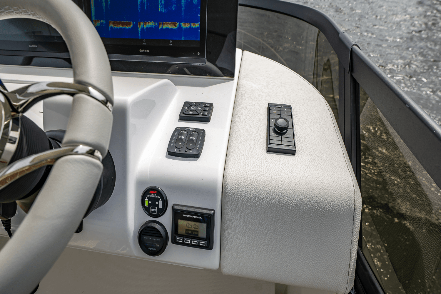 2025 Cruisers Yachts 57 Fly Image Thumbnail #85