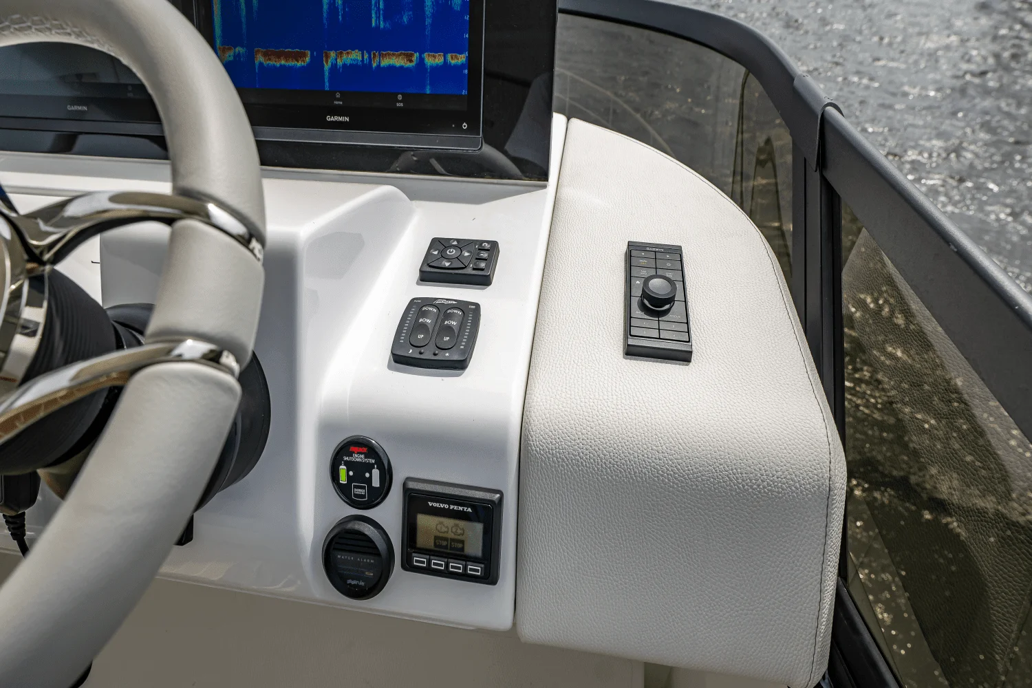 2025 Cruisers Yachts 57 FLY Image Thumbnail #75