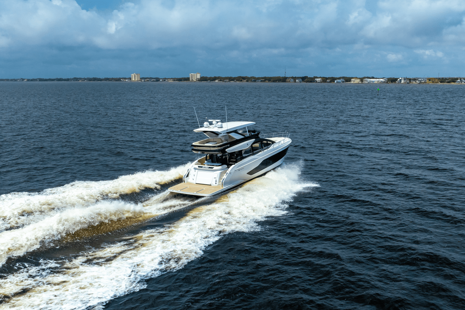 2025 Cruisers Yachts 57 Fly Image Thumbnail #15