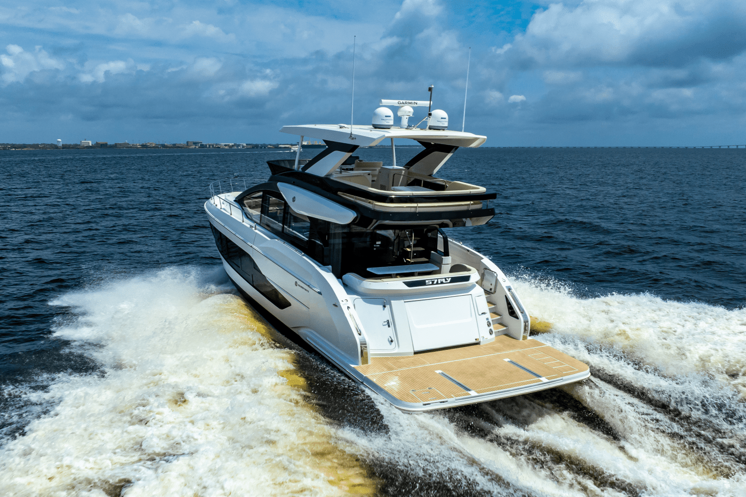 2025 Cruisers Yachts 57 Fly Image Thumbnail #9