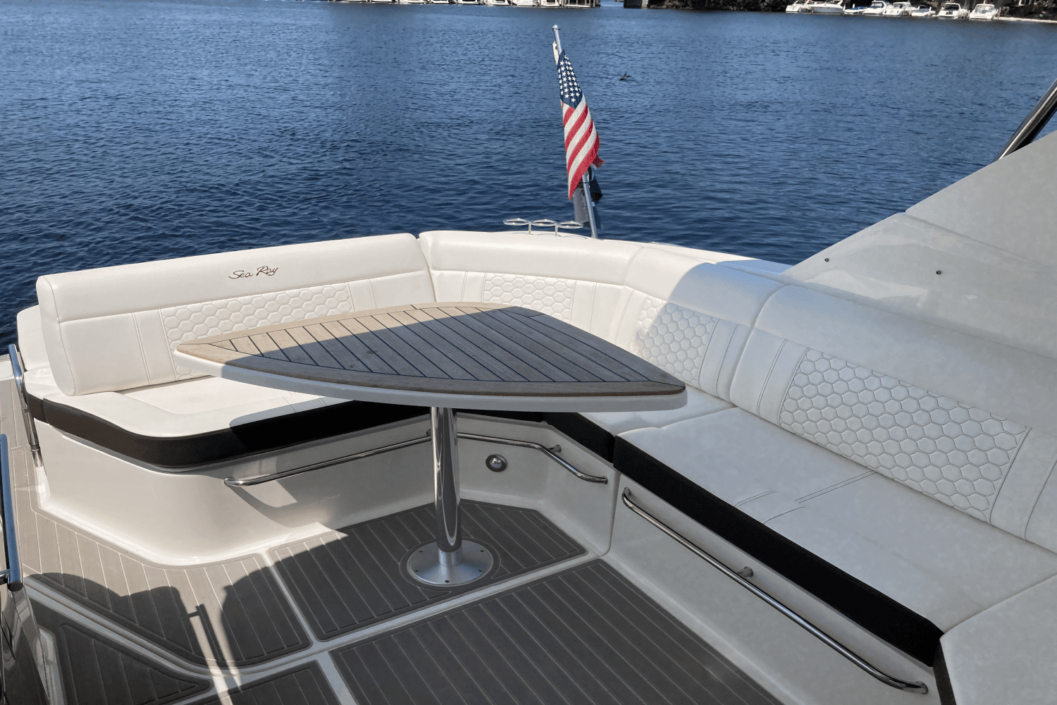 2022 Sea Ray 320 SUNDANCER Image Thumbnail #17