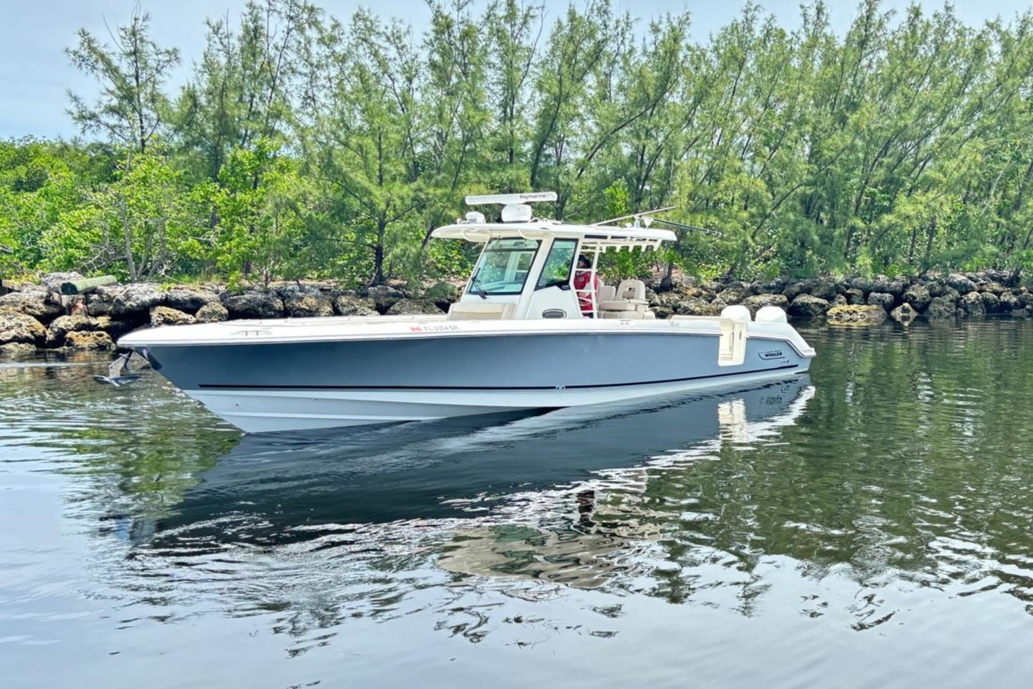 2019 Boston Whaler 330 OUTRAGE Image Thumbnail #4