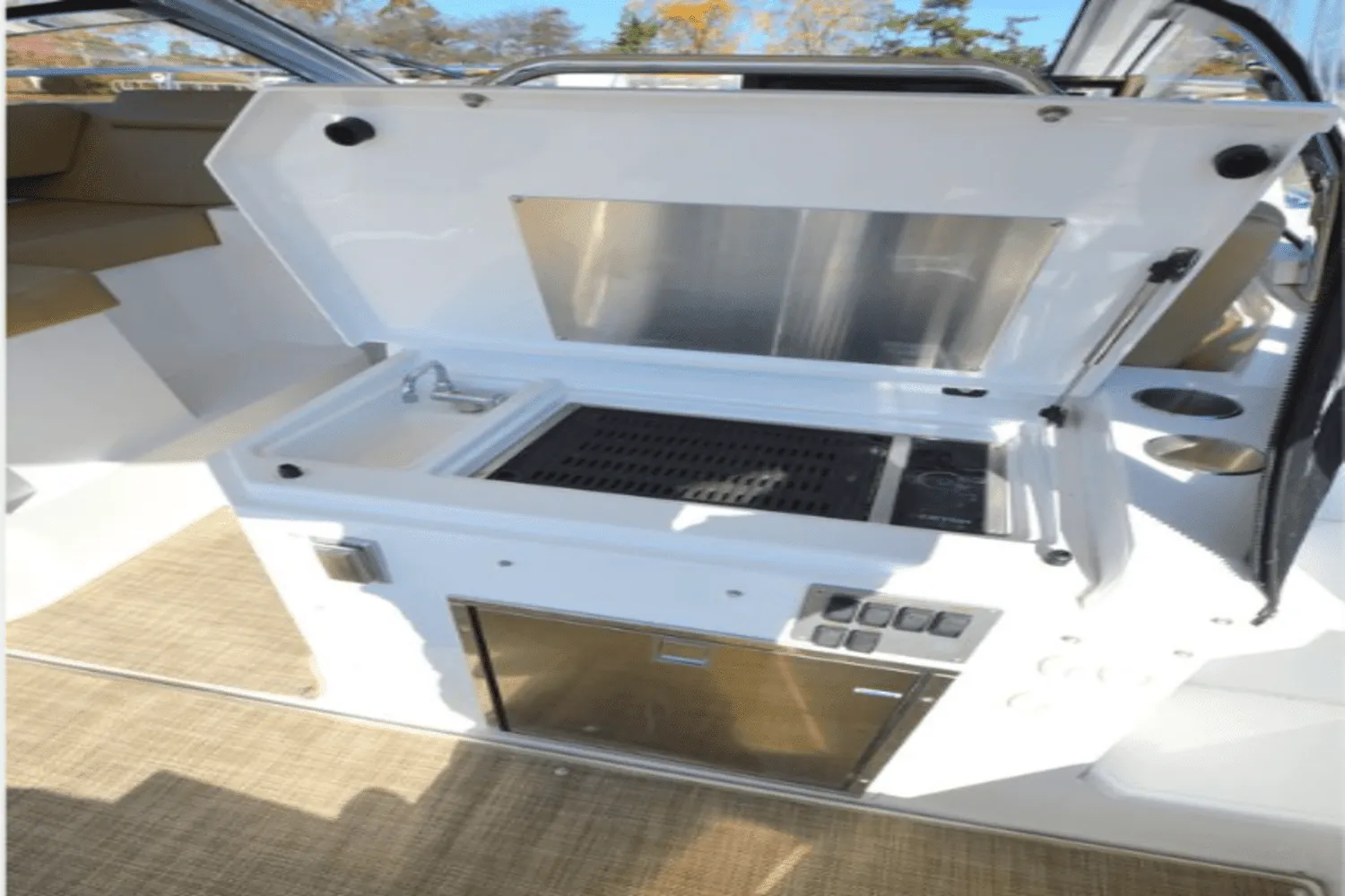 2016 Cruisers Yachts 390 EXPRESS COUPE - DIESEL Image Thumbnail #15