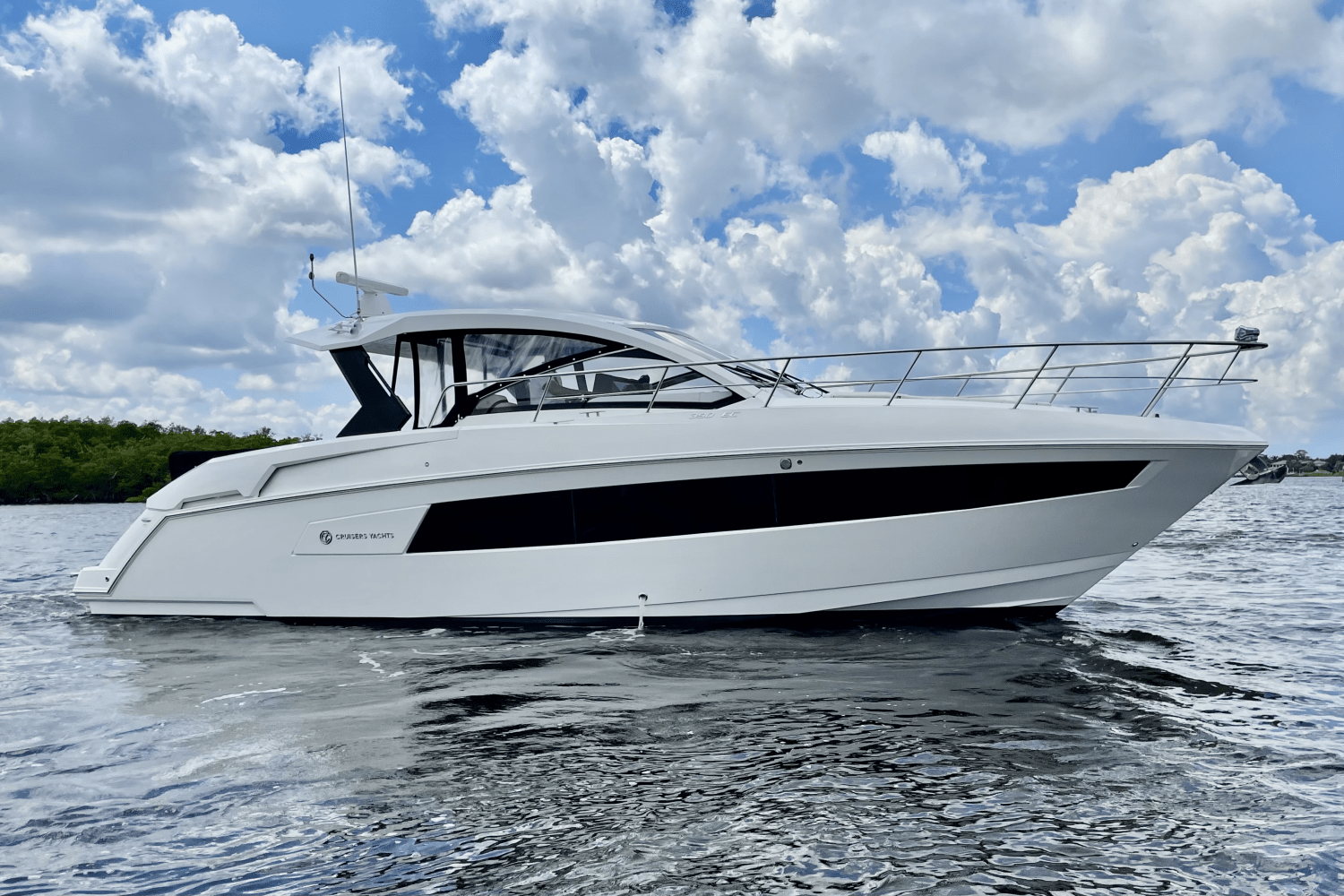 2016 Cruisers Yachts 390 EXPRESS COUPE - DIESEL Image Thumbnail #5