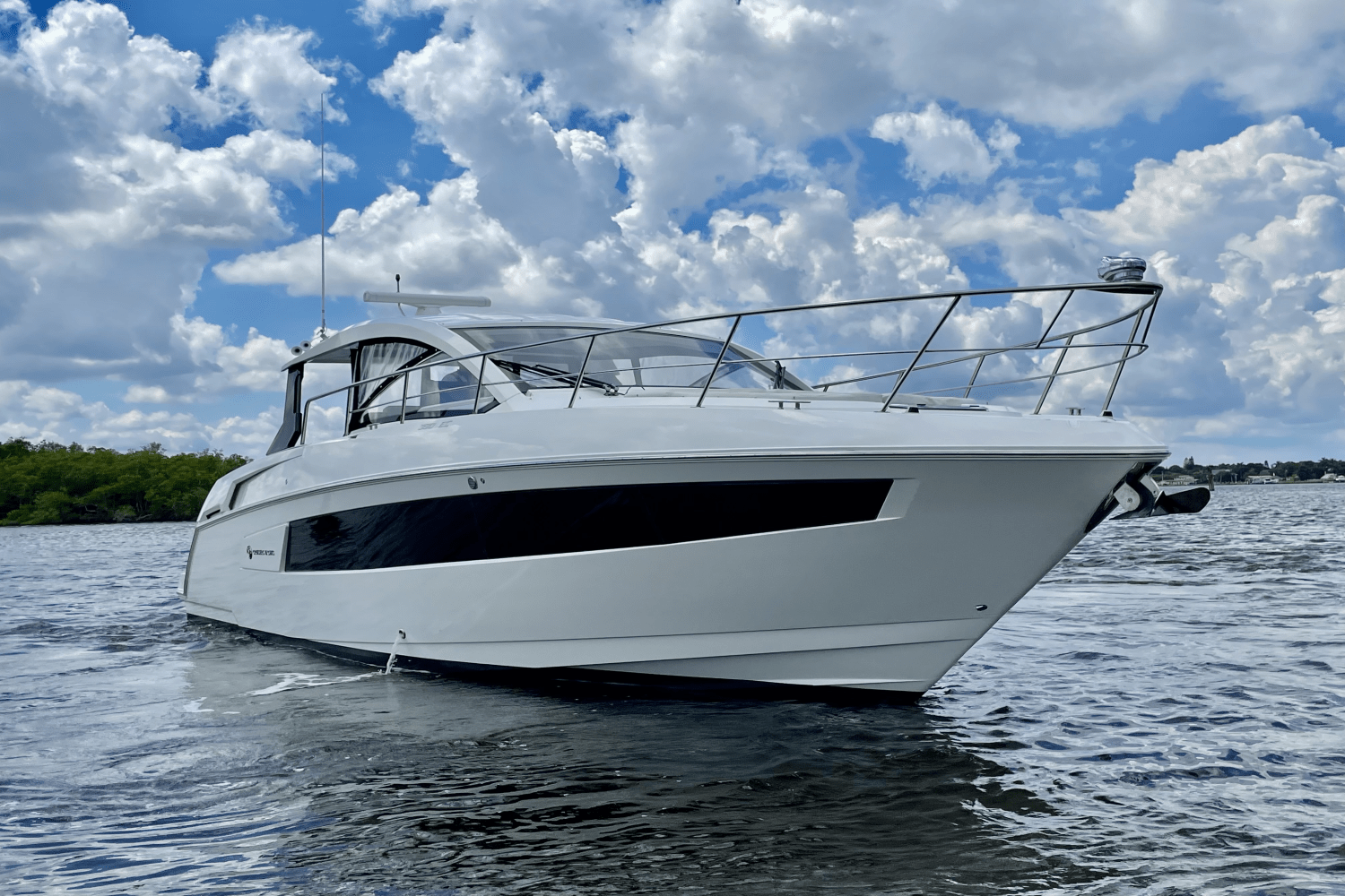 2016 Cruisers Yachts 390 EXPRESS COUPE - DIESEL Image Thumbnail #4