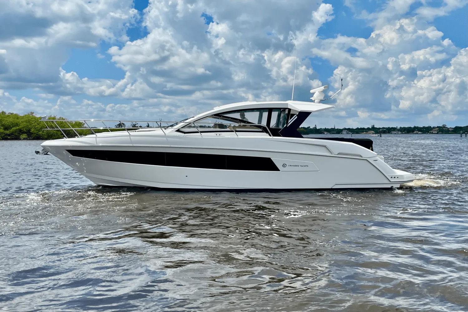 2016 Cruisers Yachts 390 EXPRESS COUPE - DIESEL Image Thumbnail #0