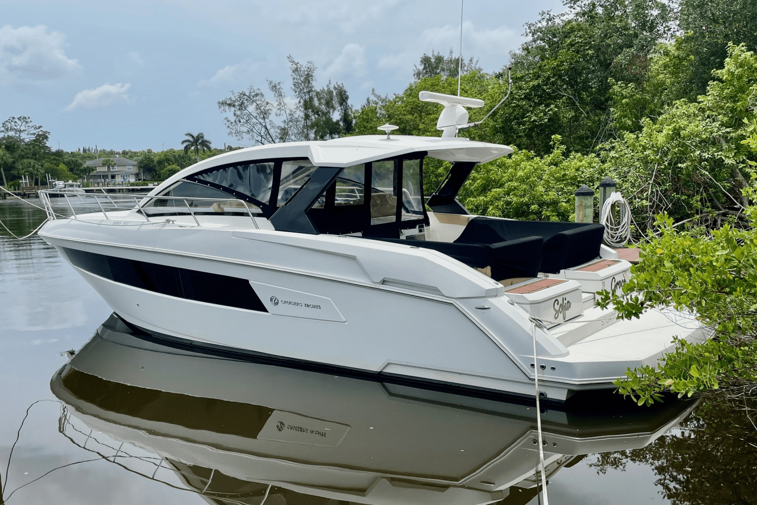 2016 Cruisers Yachts 390 EXPRESS COUPE - DIESEL Image Thumbnail #4
