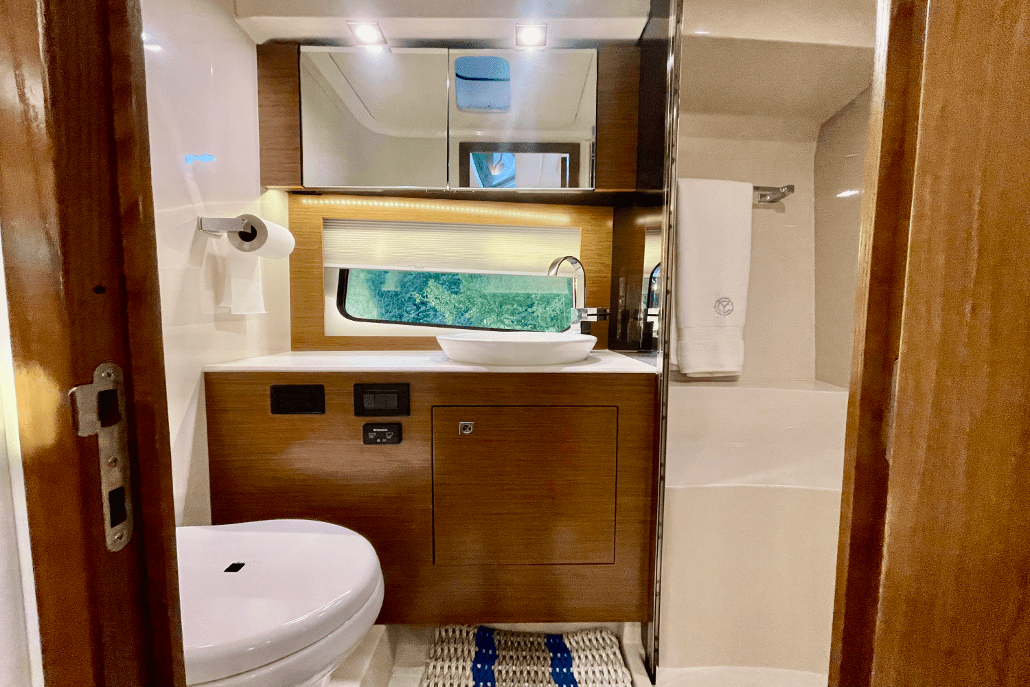 2016 Cruisers Yachts 390 EXPRESS COUPE - DIESEL Image Thumbnail #42