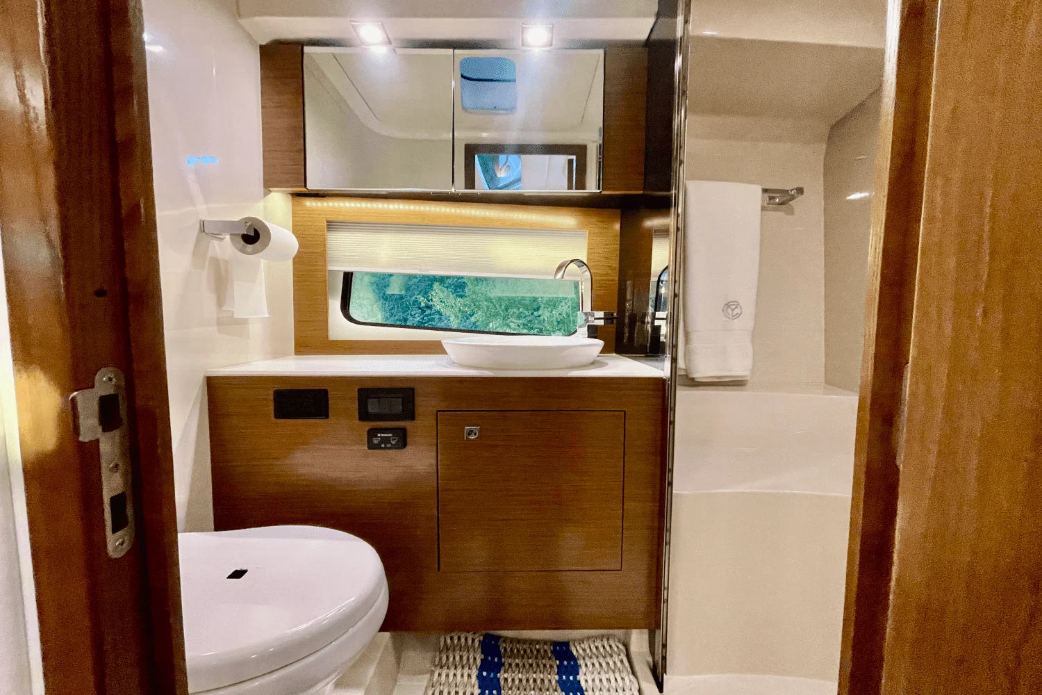 2016 Cruisers Yachts 390 EXPRESS COUPE - DIESEL Image Thumbnail #42