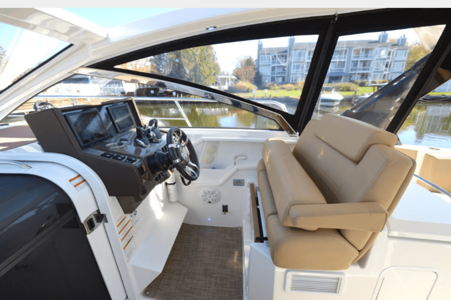 2016 Cruisers Yachts 390 EXPRESS COUPE - DIESEL Image Thumbnail #25