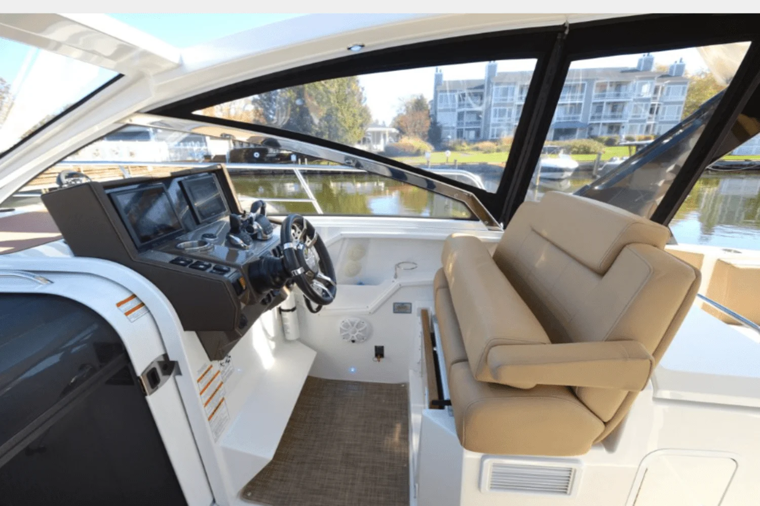 2016 Cruisers Yachts 390 EXPRESS COUPE - DIESEL Image Thumbnail #25