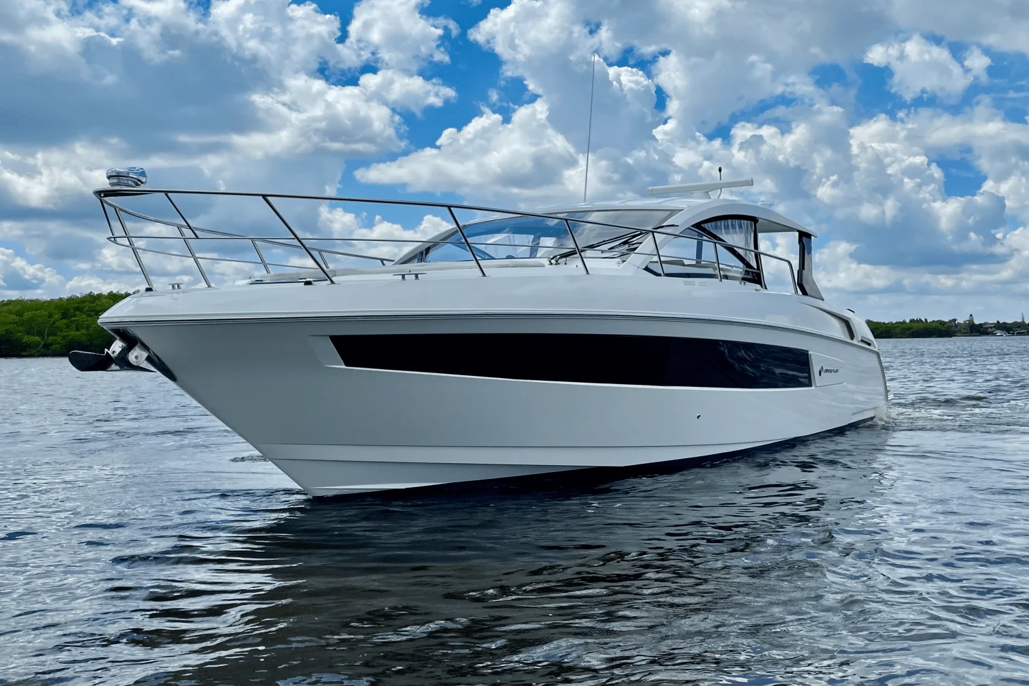 2016 Cruisers Yachts 390 EXPRESS COUPE - DIESEL Image Thumbnail #3