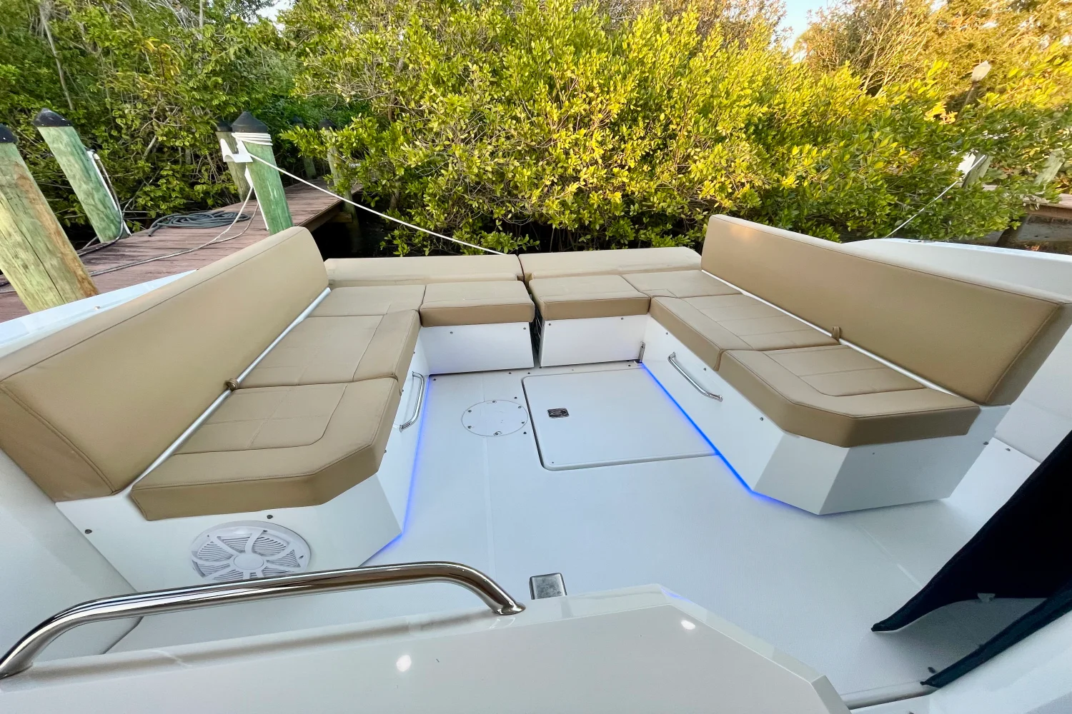 2016 Cruisers Yachts 390 EXPRESS COUPE - DIESEL Image Thumbnail #11