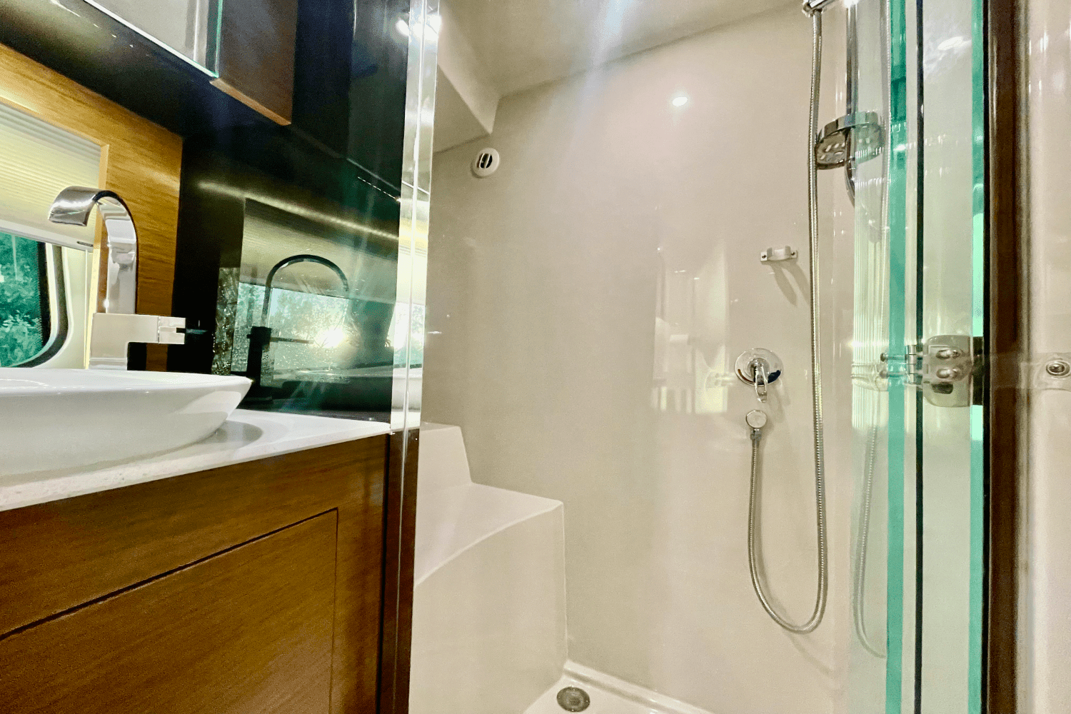 2016 Cruisers Yachts 390 EXPRESS COUPE - DIESEL Image Thumbnail #44