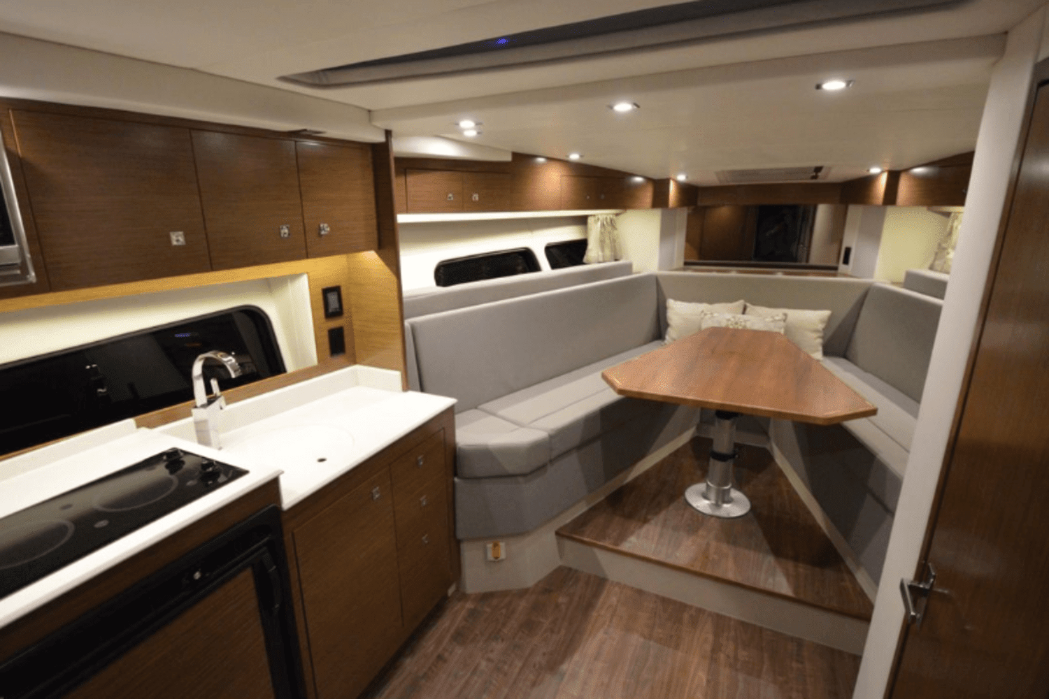 2016 Cruisers Yachts 390 EXPRESS COUPE - DIESEL Image Thumbnail #36