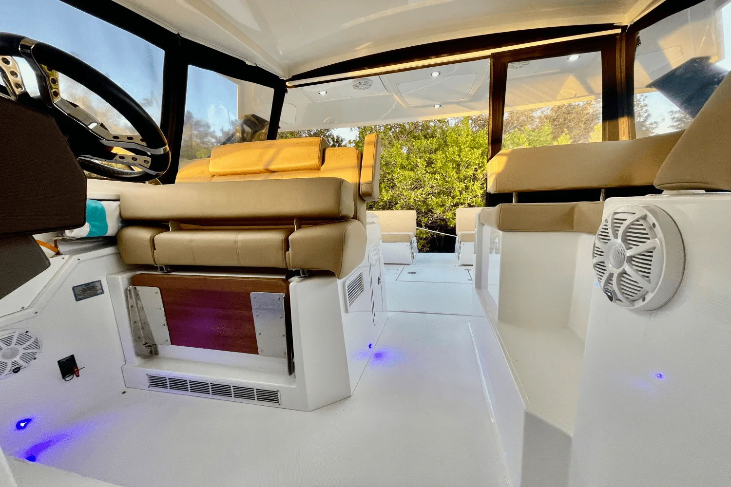 2016 Cruisers Yachts 390 EXPRESS COUPE - DIESEL Image Thumbnail #27