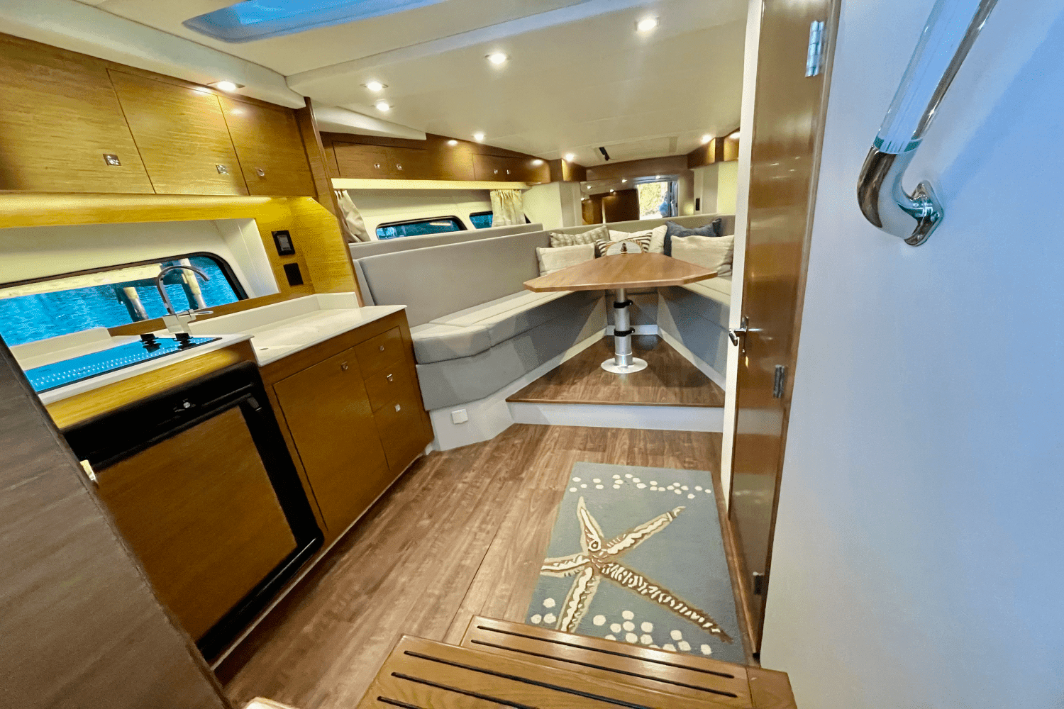 2016 Cruisers Yachts 390 EXPRESS COUPE - DIESEL Image Thumbnail #29