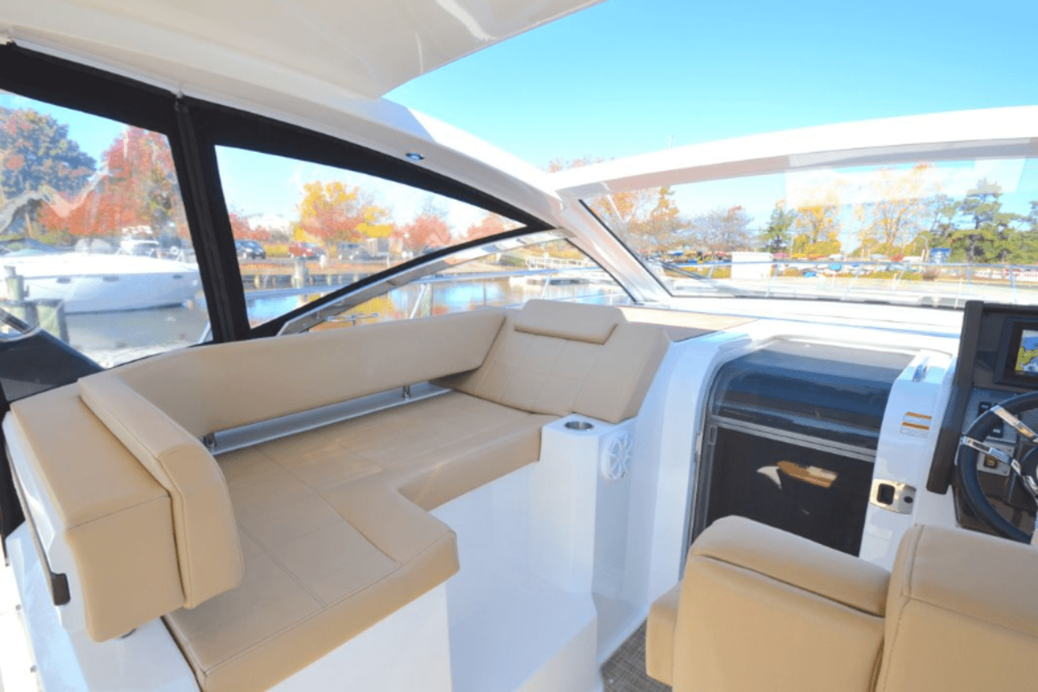 2016 Cruisers Yachts 390 EXPRESS COUPE - DIESEL Image Thumbnail #19