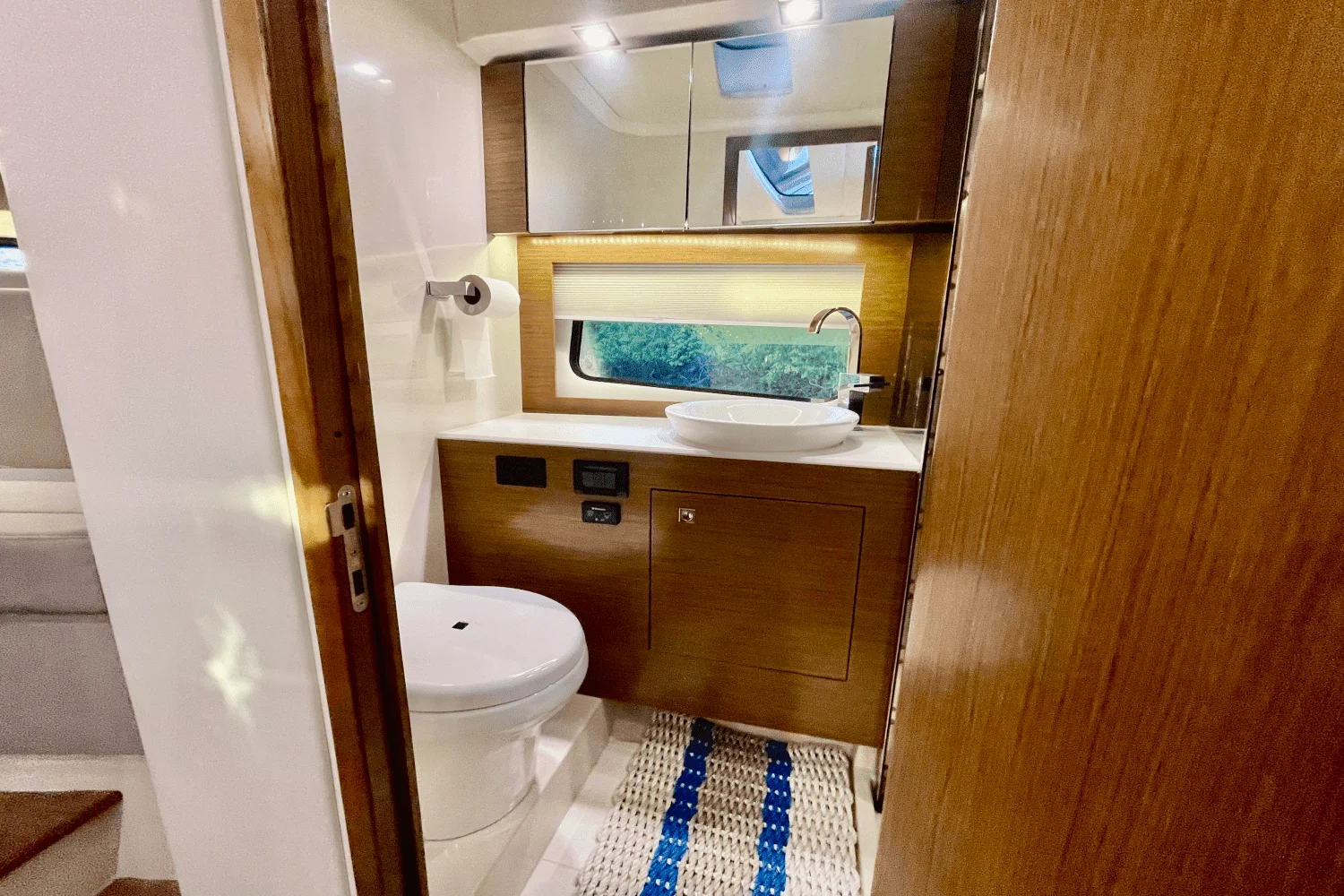 2016 Cruisers Yachts 390 EXPRESS COUPE - DIESEL Image Thumbnail #43